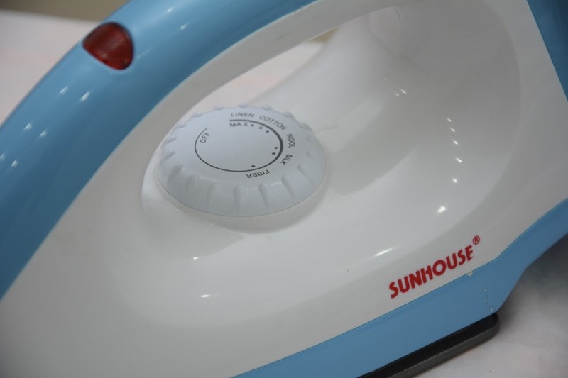Bàn Là Khô Sunhouse SHDI1071 - Hàng chính hãng