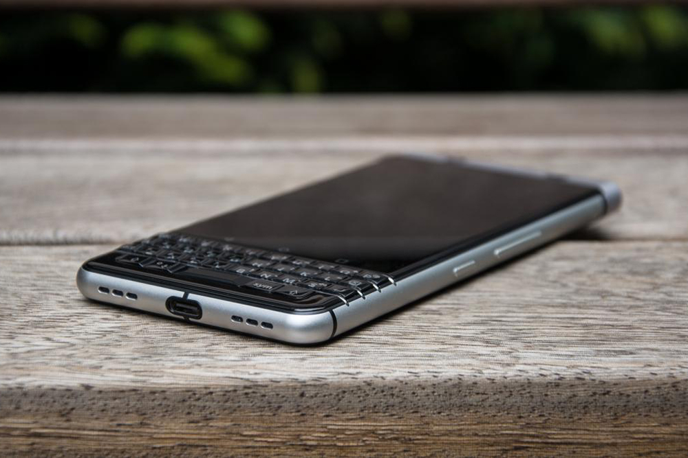 Điện Thoại BlackBerry KEYone (Silver) - Hàng Chính Hãng