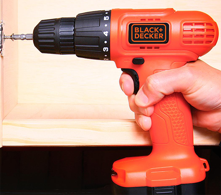 Máy khoan dùng pin Black&Decker CD961
