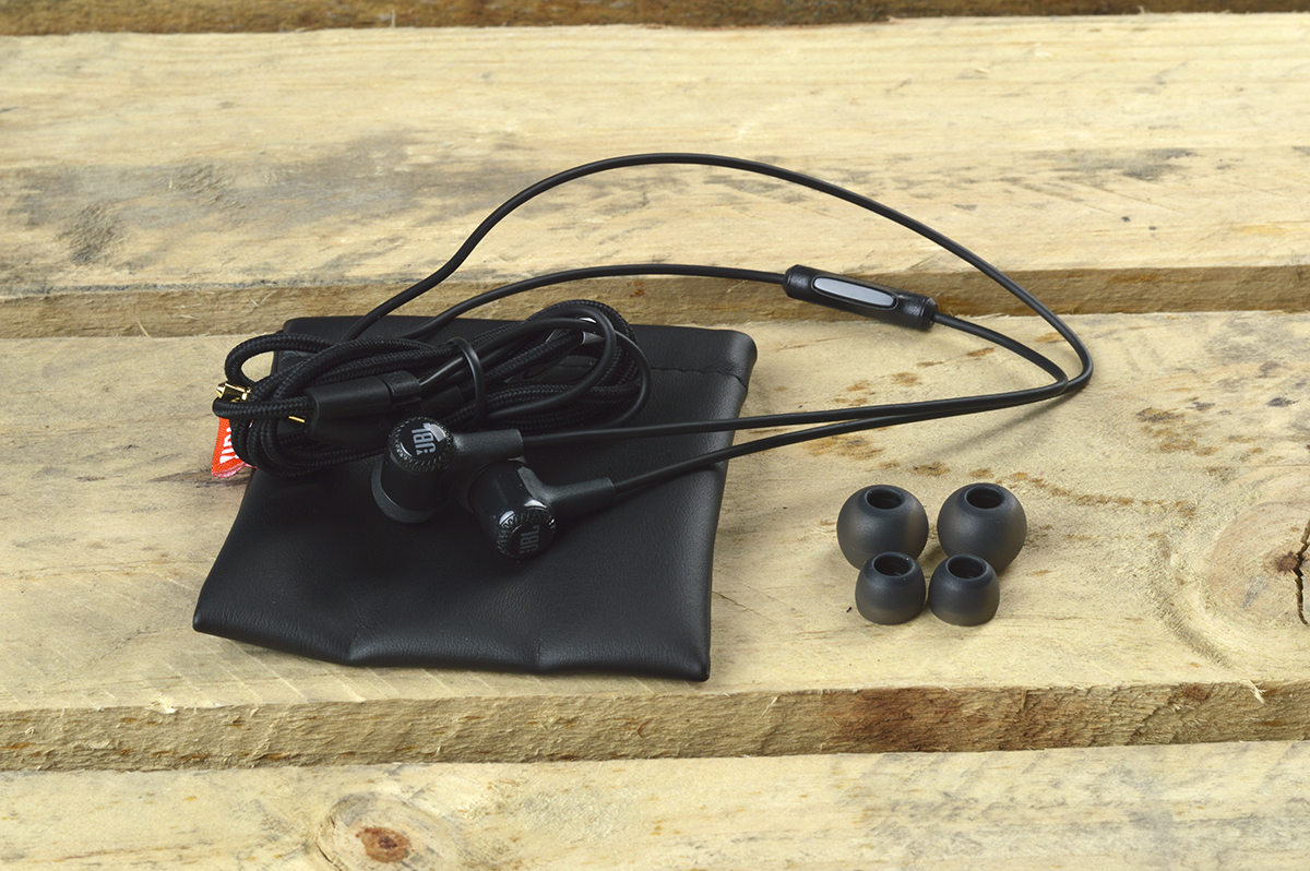 Tai nghe JBL E15