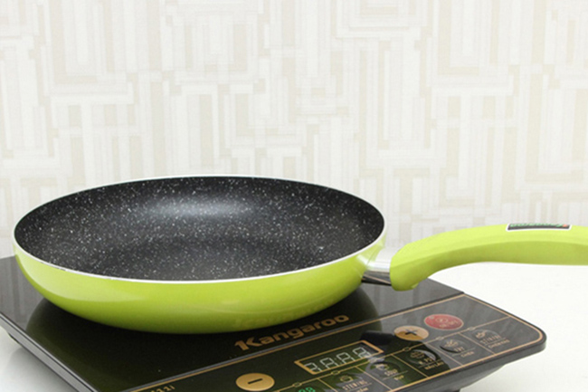 Chảo Sắc Màu Vân Đá Đáy Từ Kangaroo KG913 24cm