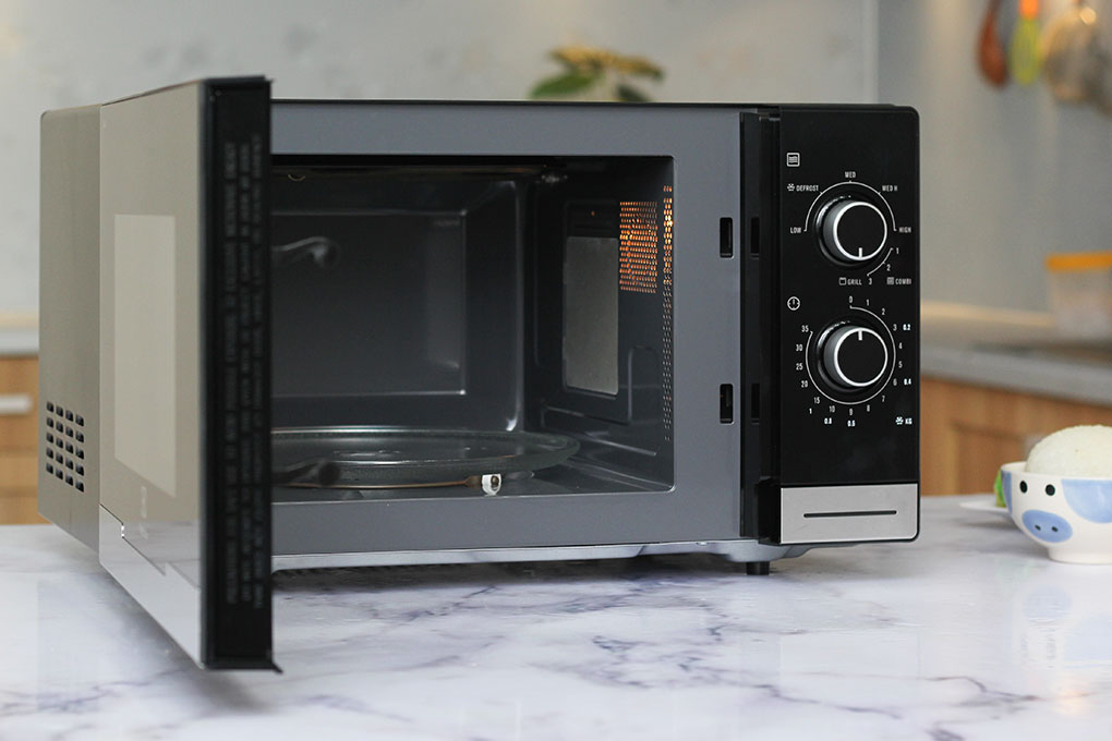 Lò vi sóng Electrolux EMM2318X 23L