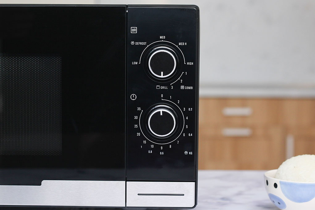 Lò vi sóng Electrolux EMM2318X 23L