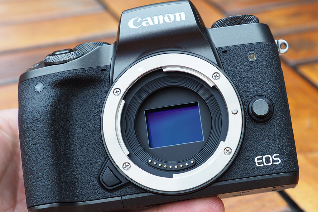 Máy Ảnh Mirrorless Canon EOS M5 + Lens 15-45mm - Hàng Chính Hãng