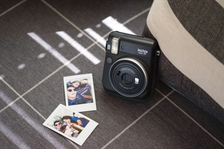 Máy Ảnh Selfie Lấy Liền Fujifilm Instax Mini 70 - Đen - Hàng Chính Hãng