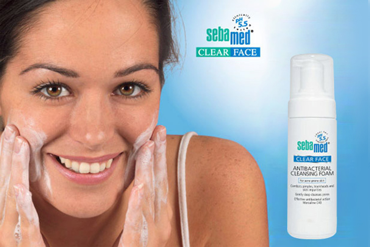 Sữa Rửa Mặt Tạo Bọt Kháng Khuẩn, hỗ trợ Trị Mụn pH5.5 Sebamed Clear Face Antibacterial Cleansing Foam SCF01B