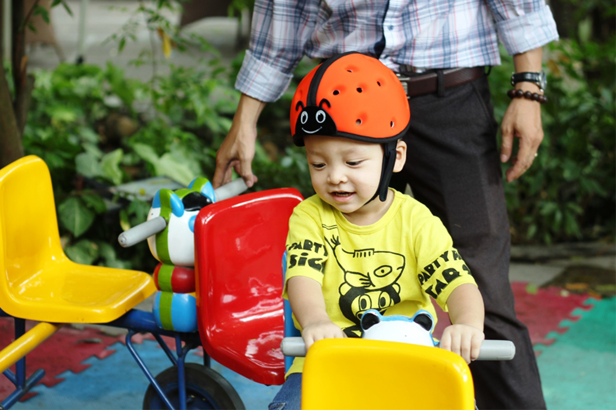 Mũ Bảo Vệ Đầu Cho Bé Mumguard Hình Bọ Cánh Cam - Cam