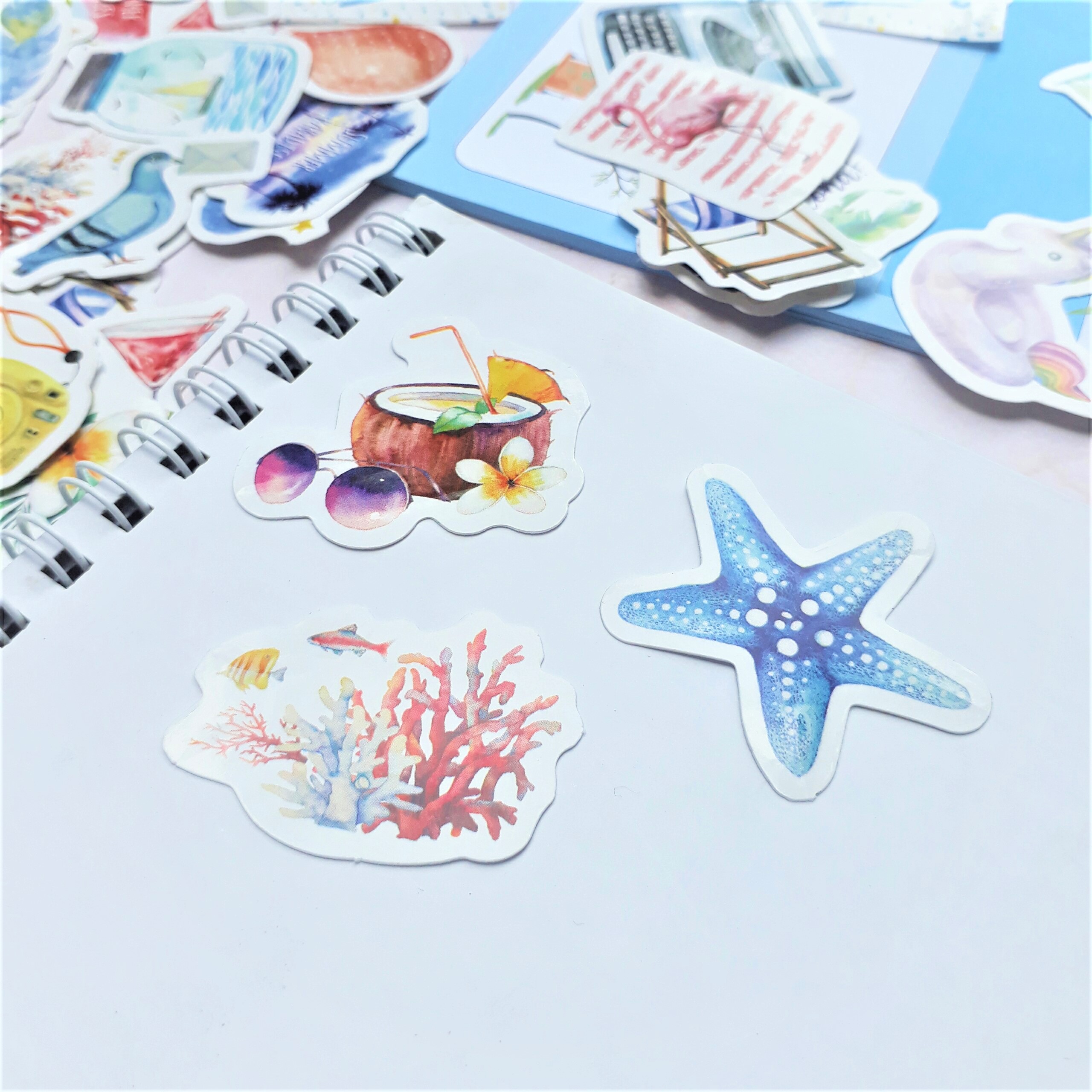 Hộp 46 Miếng Dán Sticker Trang Trí Chủ Đề Du Lịch Biển