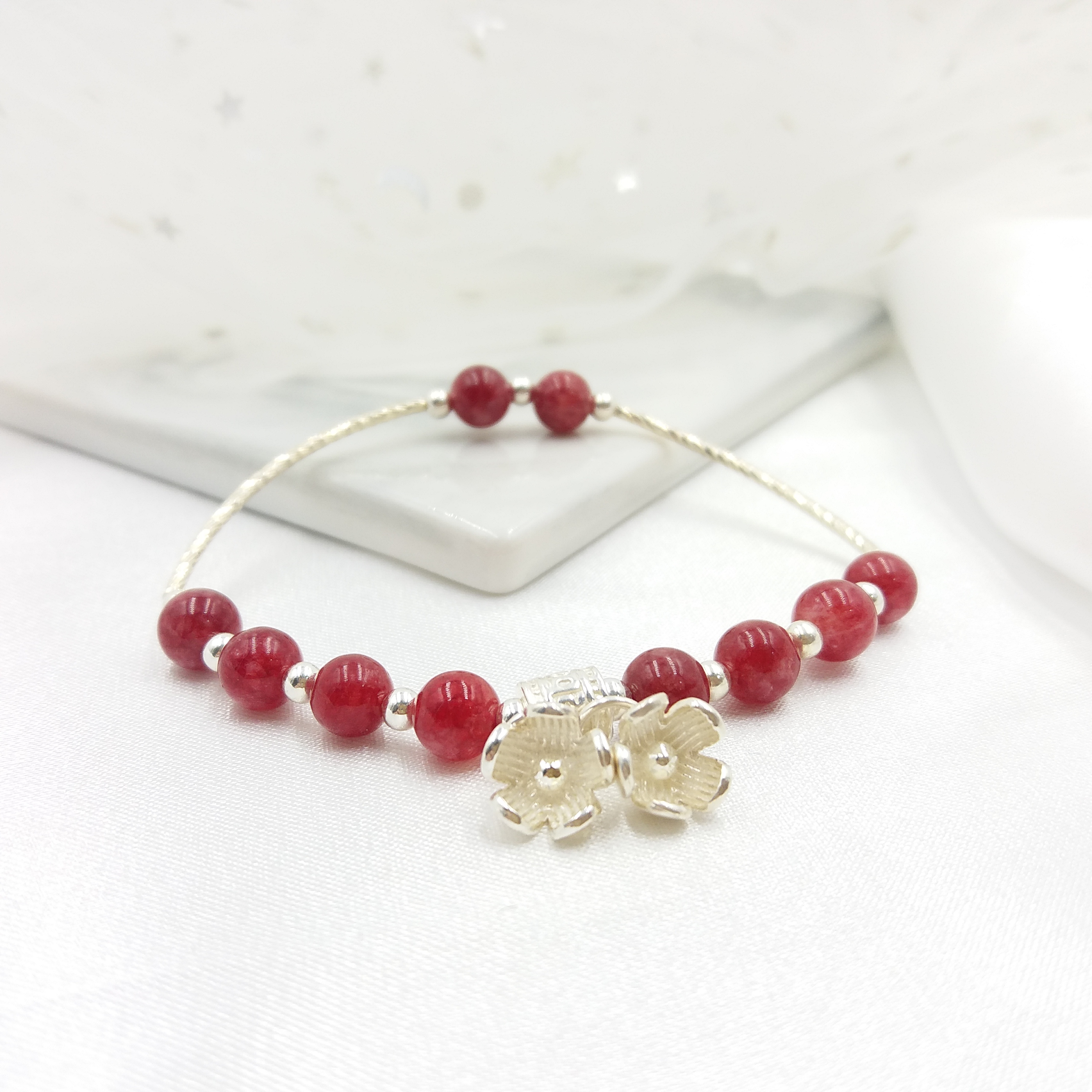 Vòng Tay Thập Lý Đào Hoa Đá Mã Não Đỏ Phối Charm Bạc 925