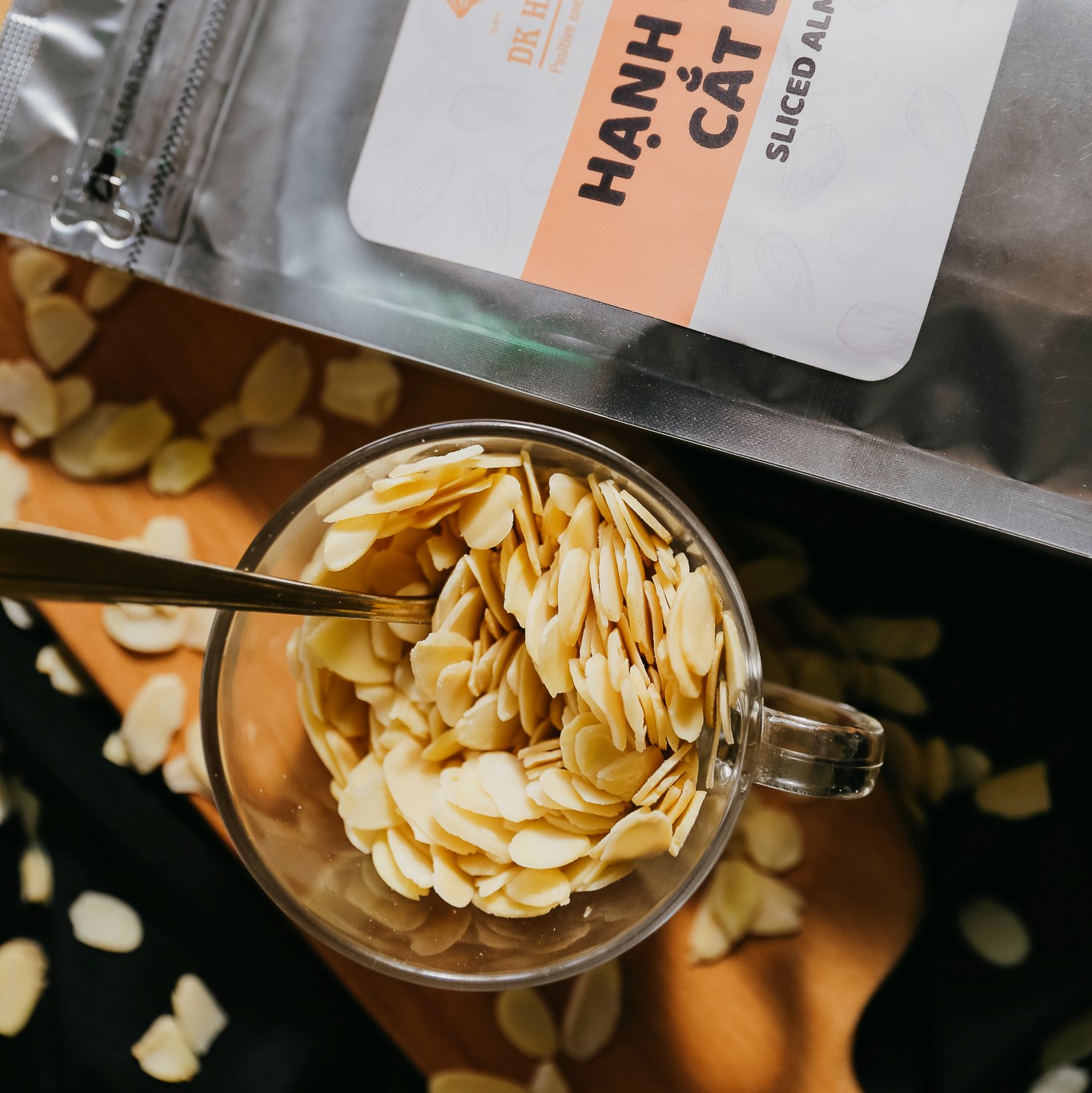 Hạnh Nhân cắt lát DK Harvest - tự nhiên, không tẩm ướp, rất tốt cho trí não và tim mạch.