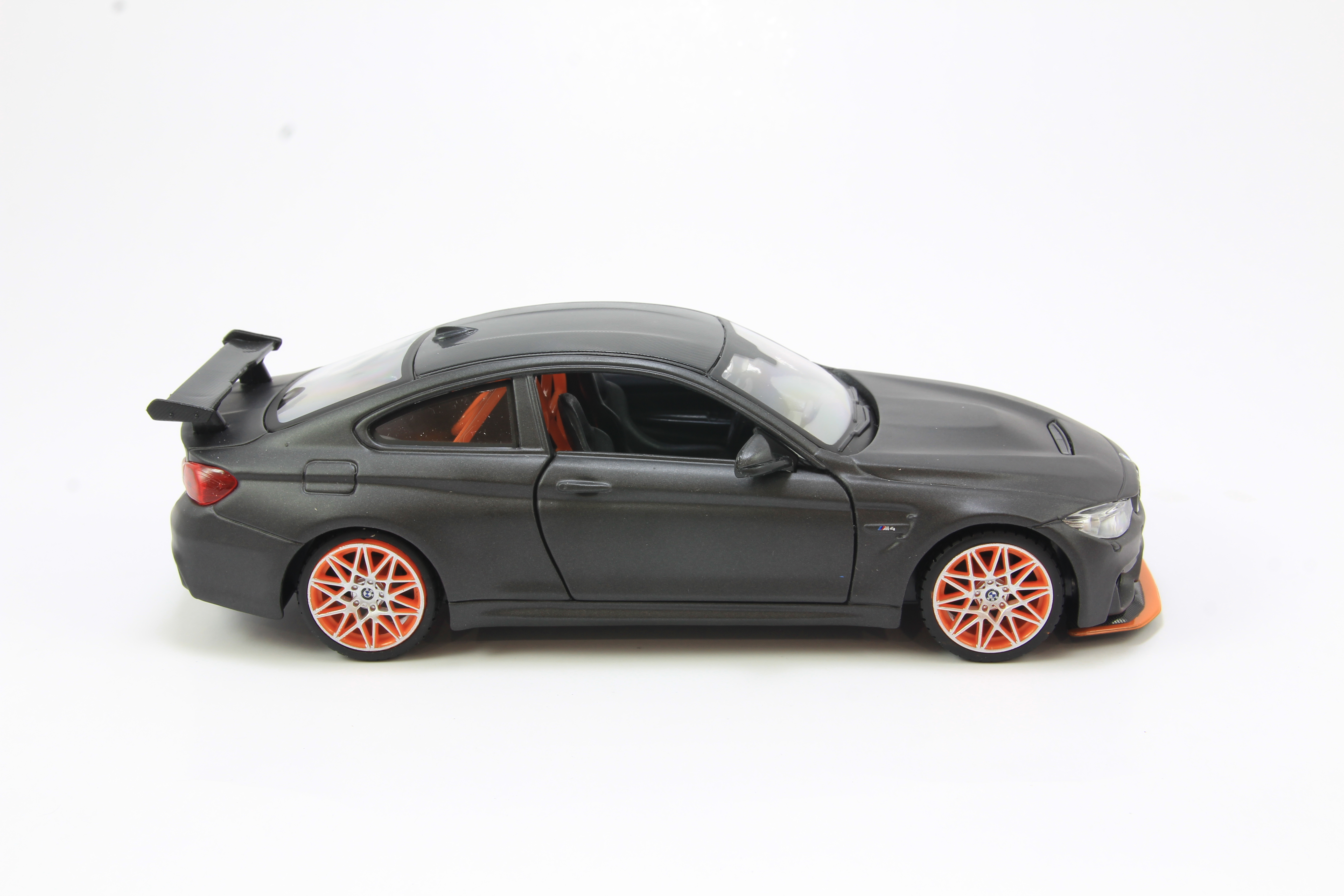 Mô Hình Xe Bmw M4 GTS Flat Grey 1:24 Maisto MH-31246