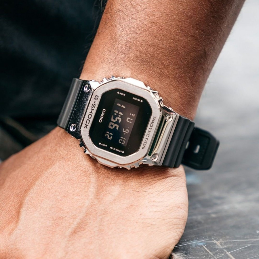 Đồng hồ nam dây nhựa Casio G-Shock chính hãng GM-5600-1DR