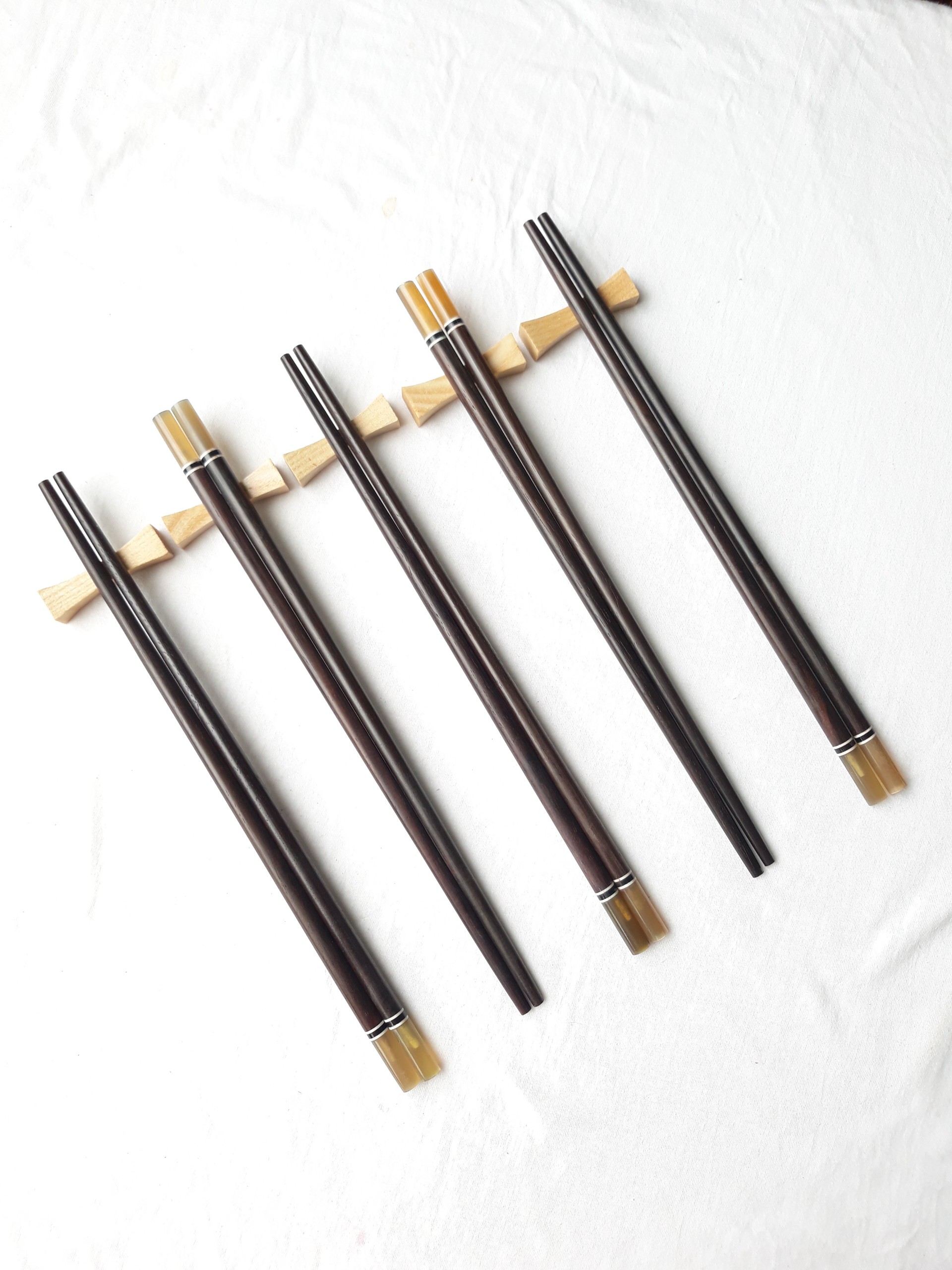 Đũa gỗ Trắc đen tròn gắn sừng-Bộ 5 đôi