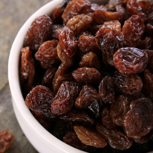 500G Nho Khô Nâu Real Food Làm Snack, Làm Bánh &amp; Sinh Tố Ngọt Ngào &amp; Giàu Dinh Dưỡng (Brown Raisin)