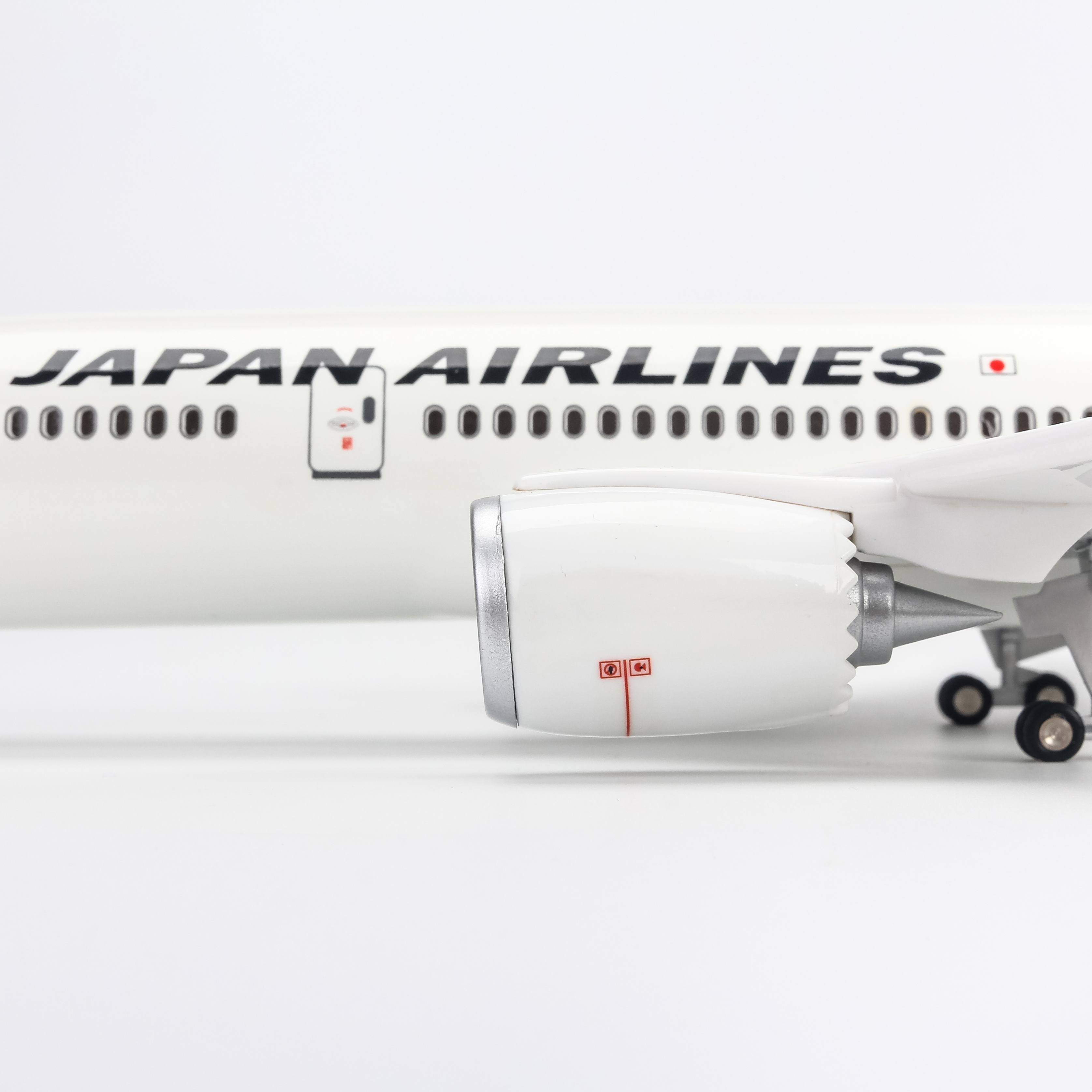 Mô Hình Máy Bay B787 JAL 47CM EVERFLY (LED)