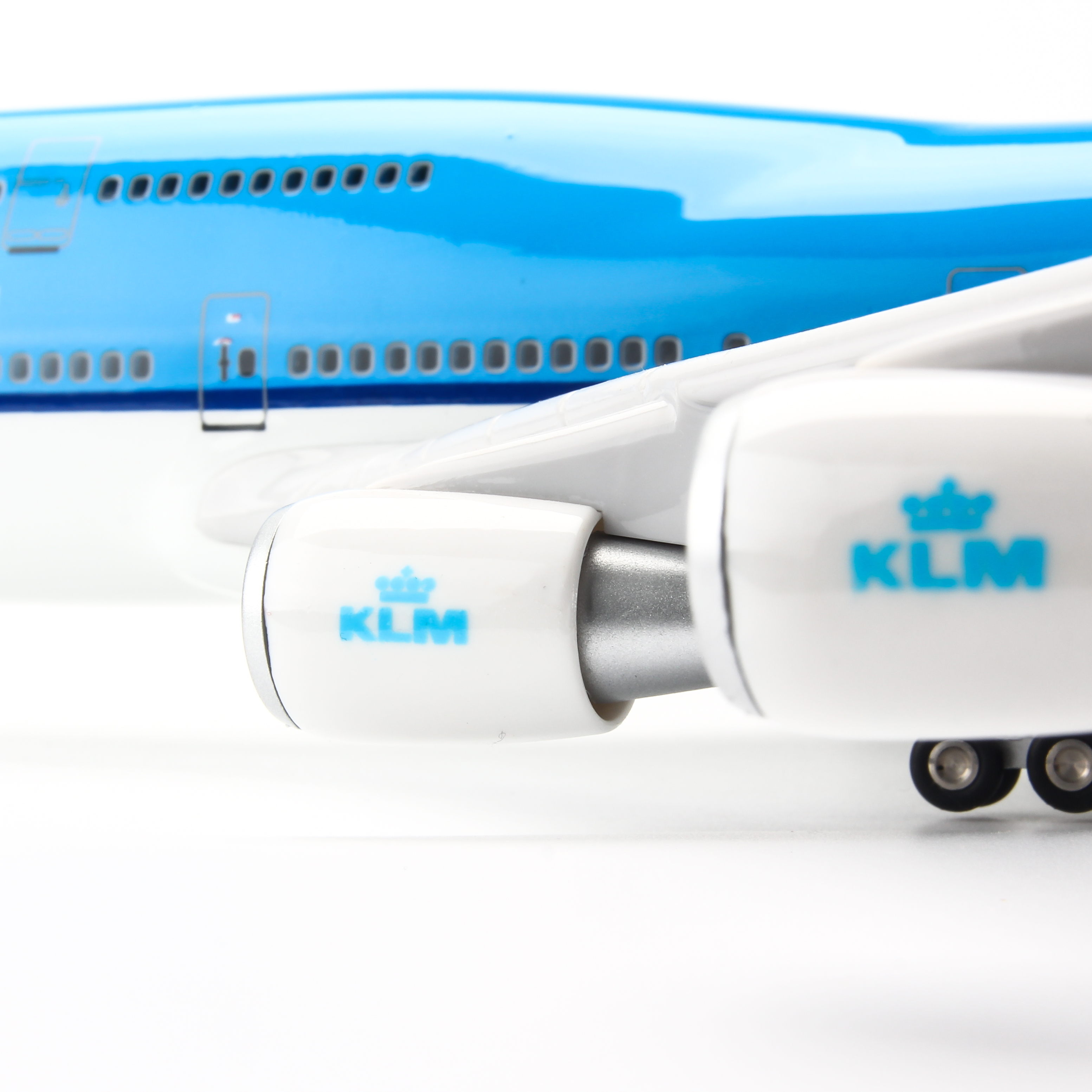 MÔ HÌNH MÁY BAY B747 KLM 47CM EVERFLY (LED)