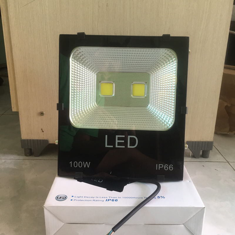 Đèn led pha 100w vỏ dày đủ công suất  chip COB - Đại Tân