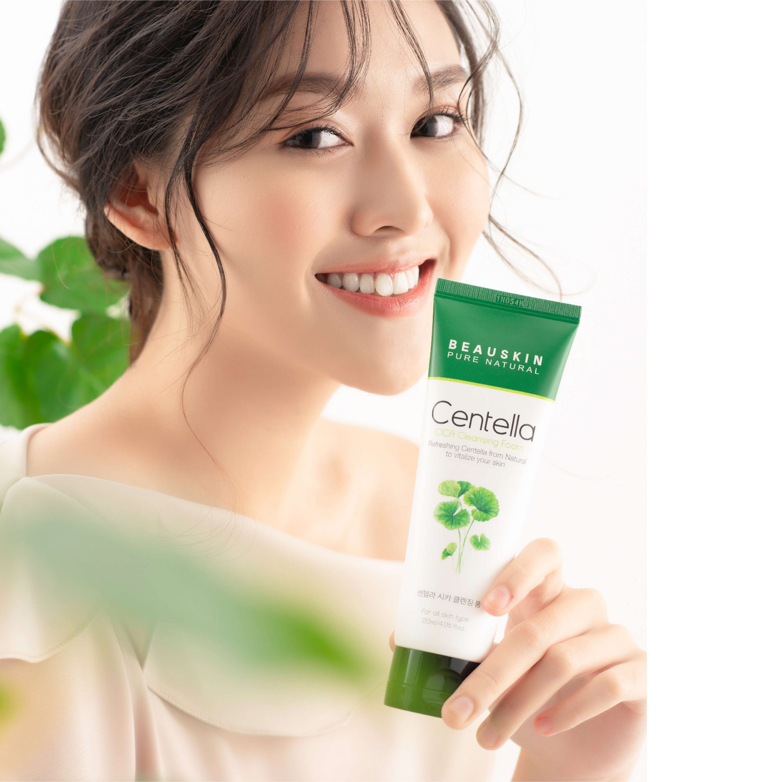 Sữa rửa mặt trắng da giảm mụn sạch nhờn dưỡng mềm da mờ sẹo Beauskin Centella CICA Cleansing Foam 120ml - Hàn Quốc Chính Hãng