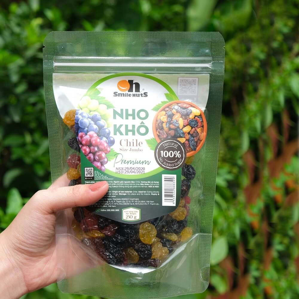 Nho Khô Mix Không Hạt Smile Nuts Túi 250g - Nhập khẩu từ Chile, nho khô hỗn hợp gồm nho đen, nho đỏ và nho vàng (loại không hạt, trái to)