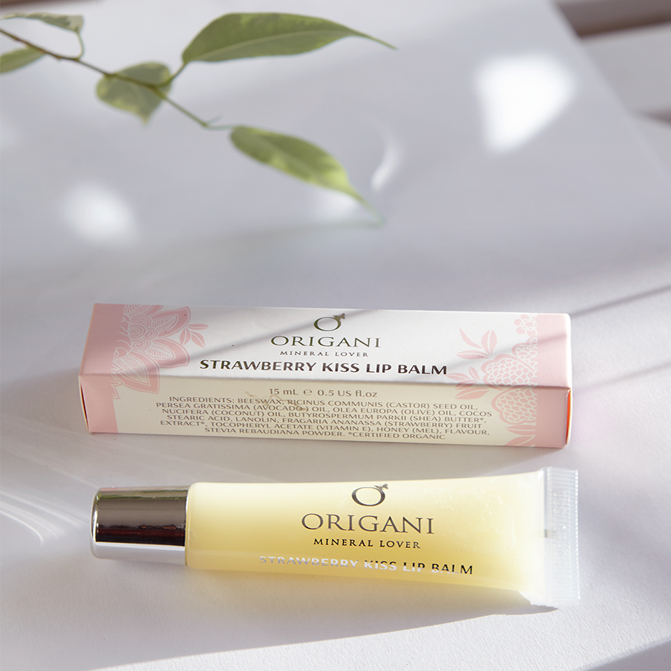 Son Dưỡng Môi Không Màu Origanic Hương Dâu Origani Butterfly Kiss Strawberry Crush Lip Balm - Dưỡng Ẩm, Giảm Thâm, Chữa Lành cho Môi