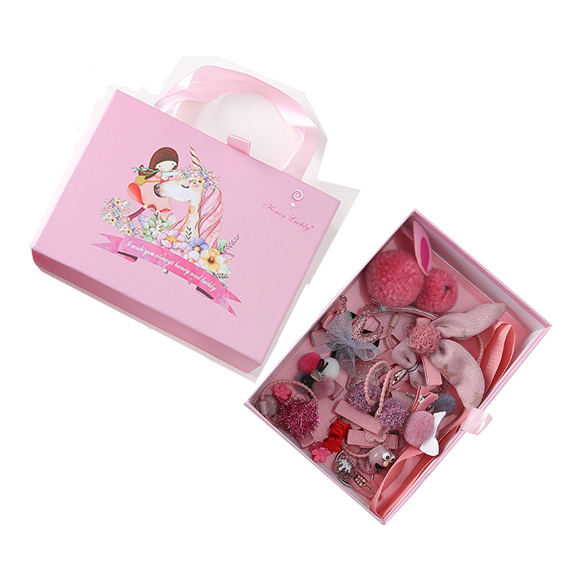 Hộp kẹp tóc 24 chi tiết: nhiều tông hồng; hình chú thỏ con, heo peppa, hoa, nơ... Kẹp tóc có túi quai sách kèm theo, siêu xinh cho bé gái từ 2-10 tuổi.