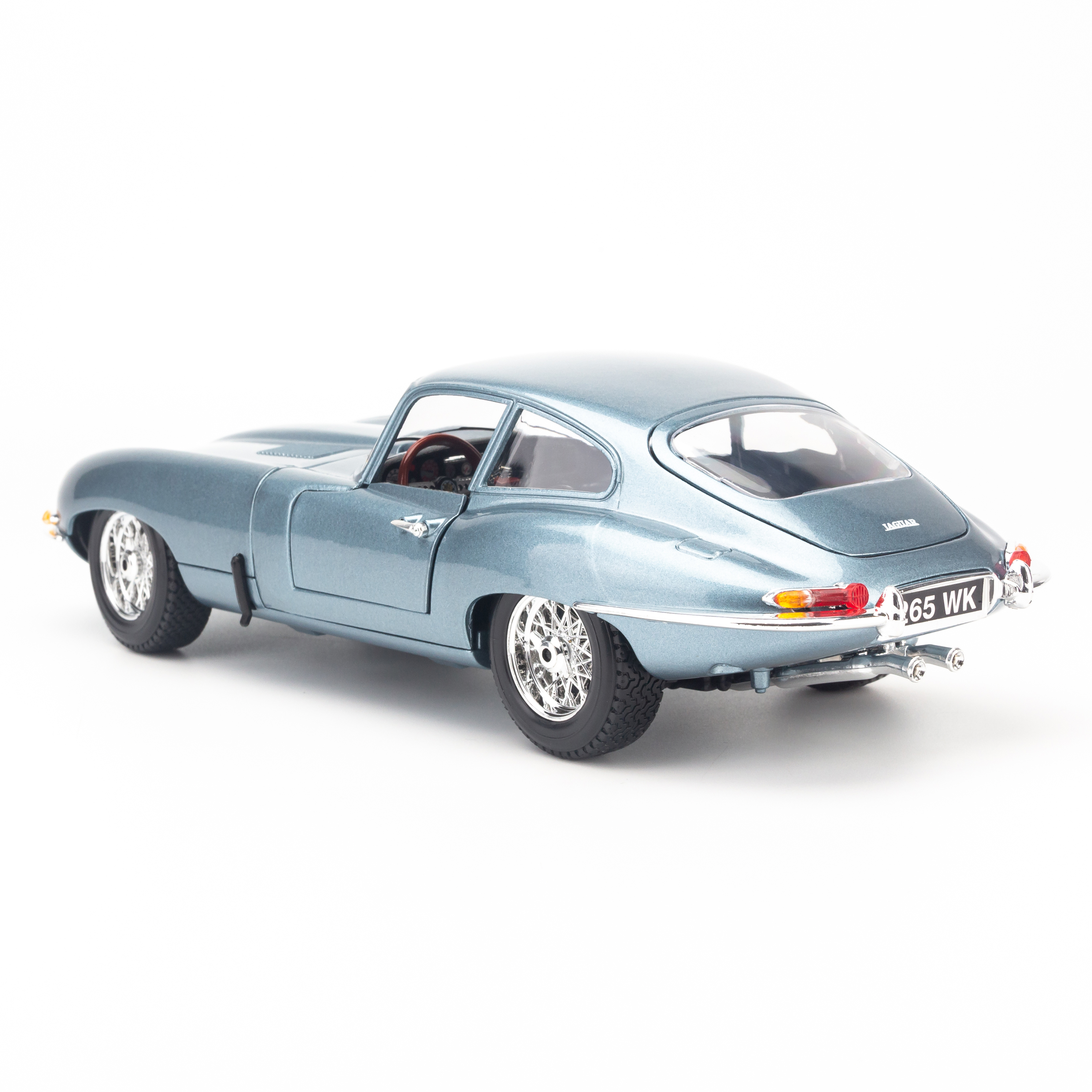 Mô Hình Xe Jaguar E-Type Coupe Silver/Blue 1:18 Bburago - MH-18-12044