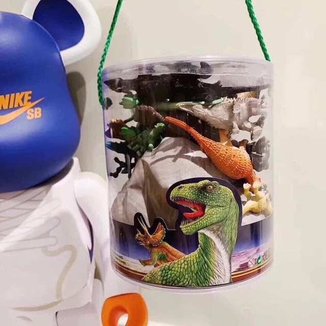 Đồ Chơi Mô Hình Khủng Long Kiếm Ăn 32CT Jurassic World Dinosaurs thiết kế sinh động, chất nhựa an toàn & đẹp, phù hợp làm đồ chơi, kích thích tư duy, sáng tạo của bé thông qua mô hình