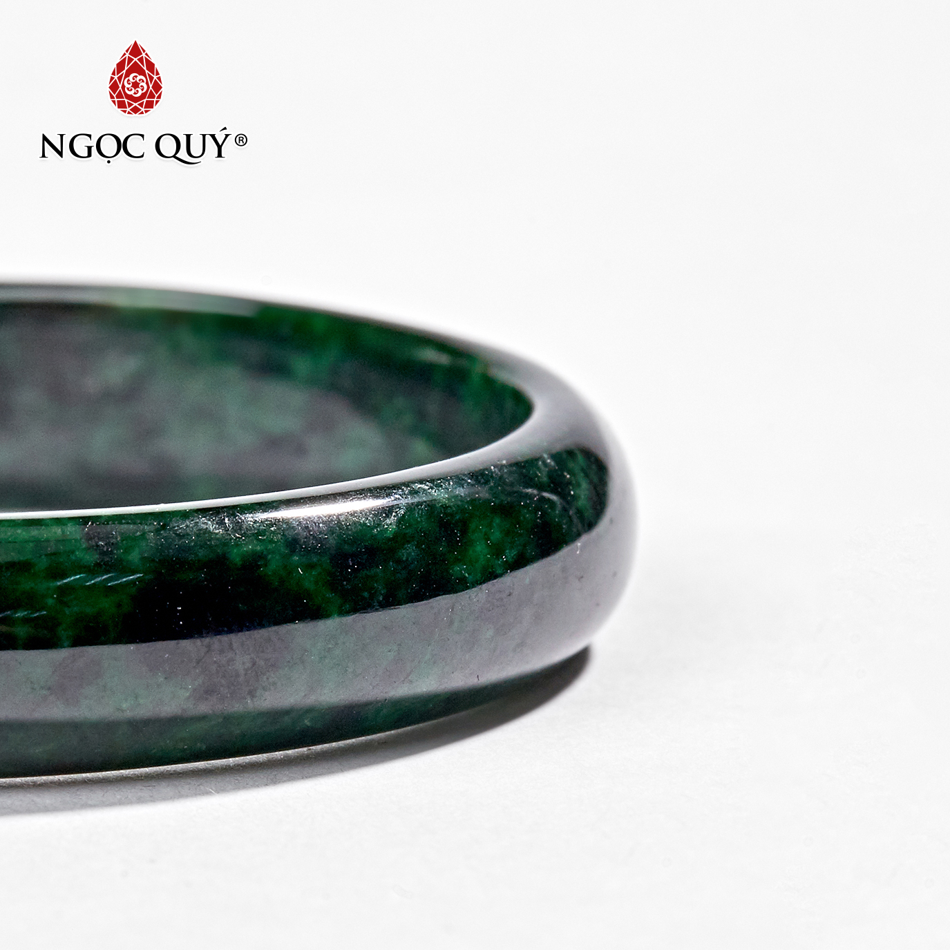 Vòng Cẩm Thạch Sơn Thuỷ Liền Khối Ngọc Quý Gemstones