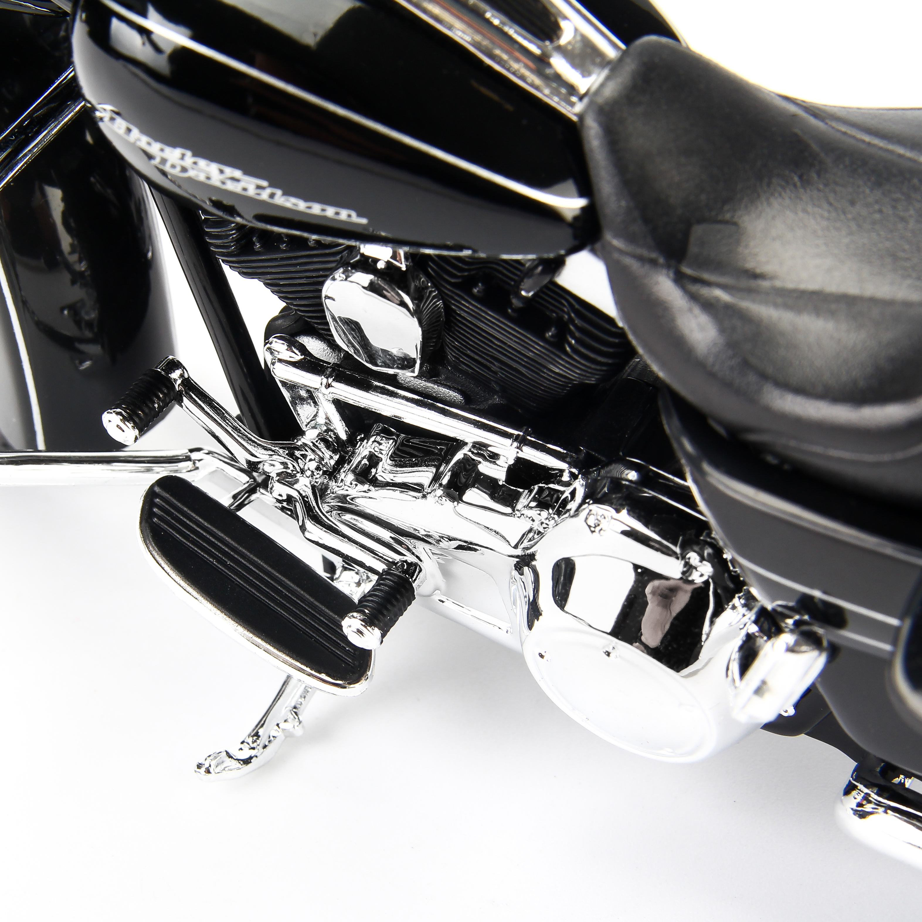 Mô Hình Xe Harley Davidson 2015 Street Glide Special Black 1:12 Maisto MH-32328