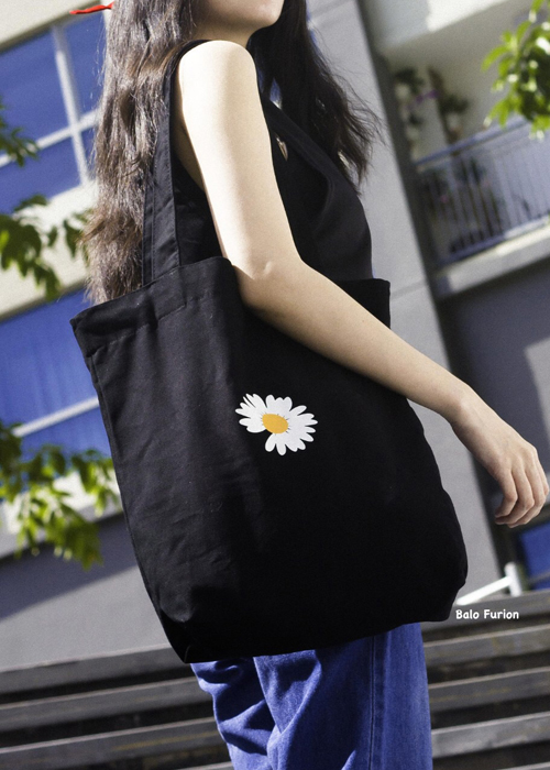Túi vải tote nữ đeo vai màu đen in hình cúc họa mi trắng, vải canvas size cao 39 x ngang 34 cm, mã TV03