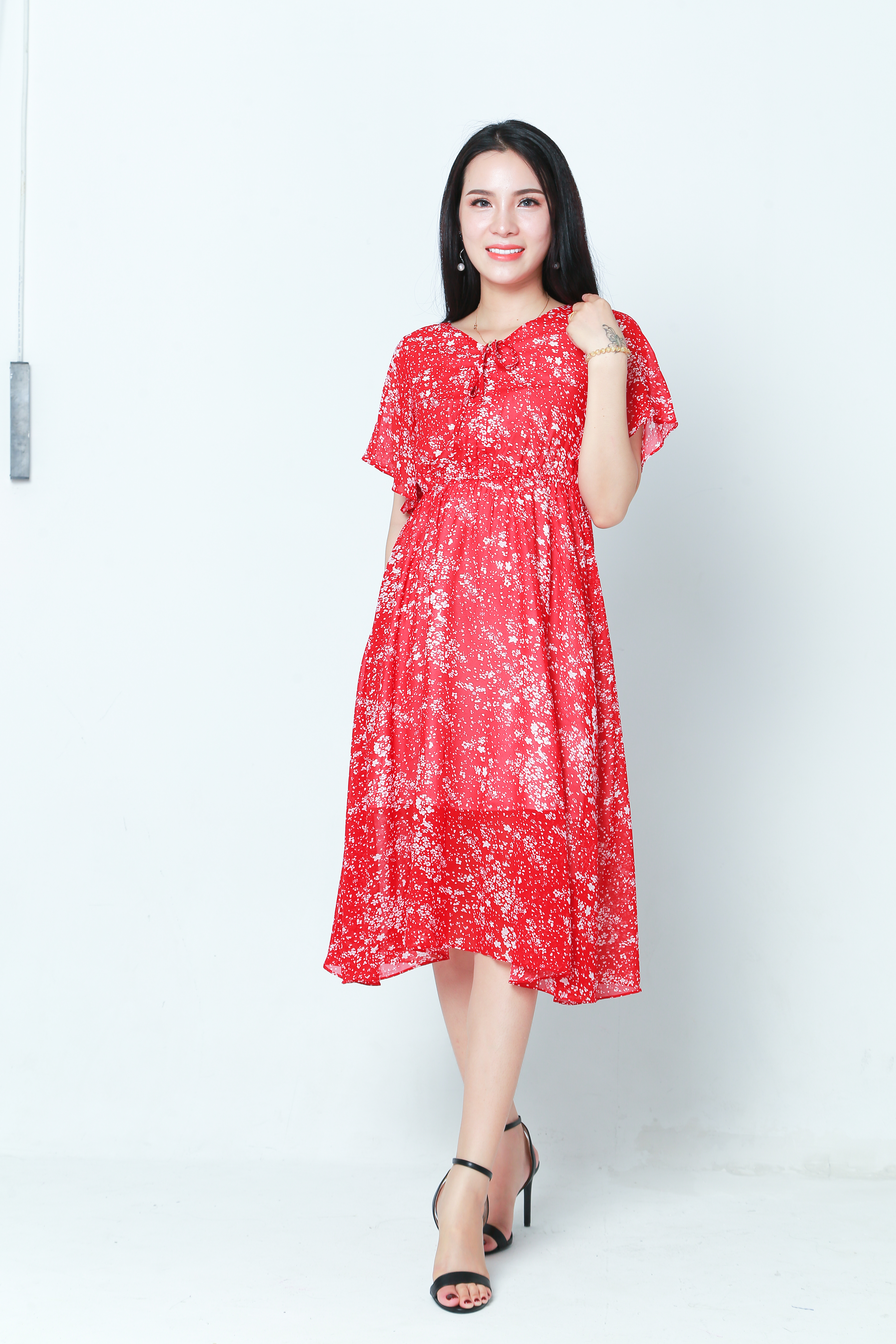 Váy voan hoa đỏ quyến rũ