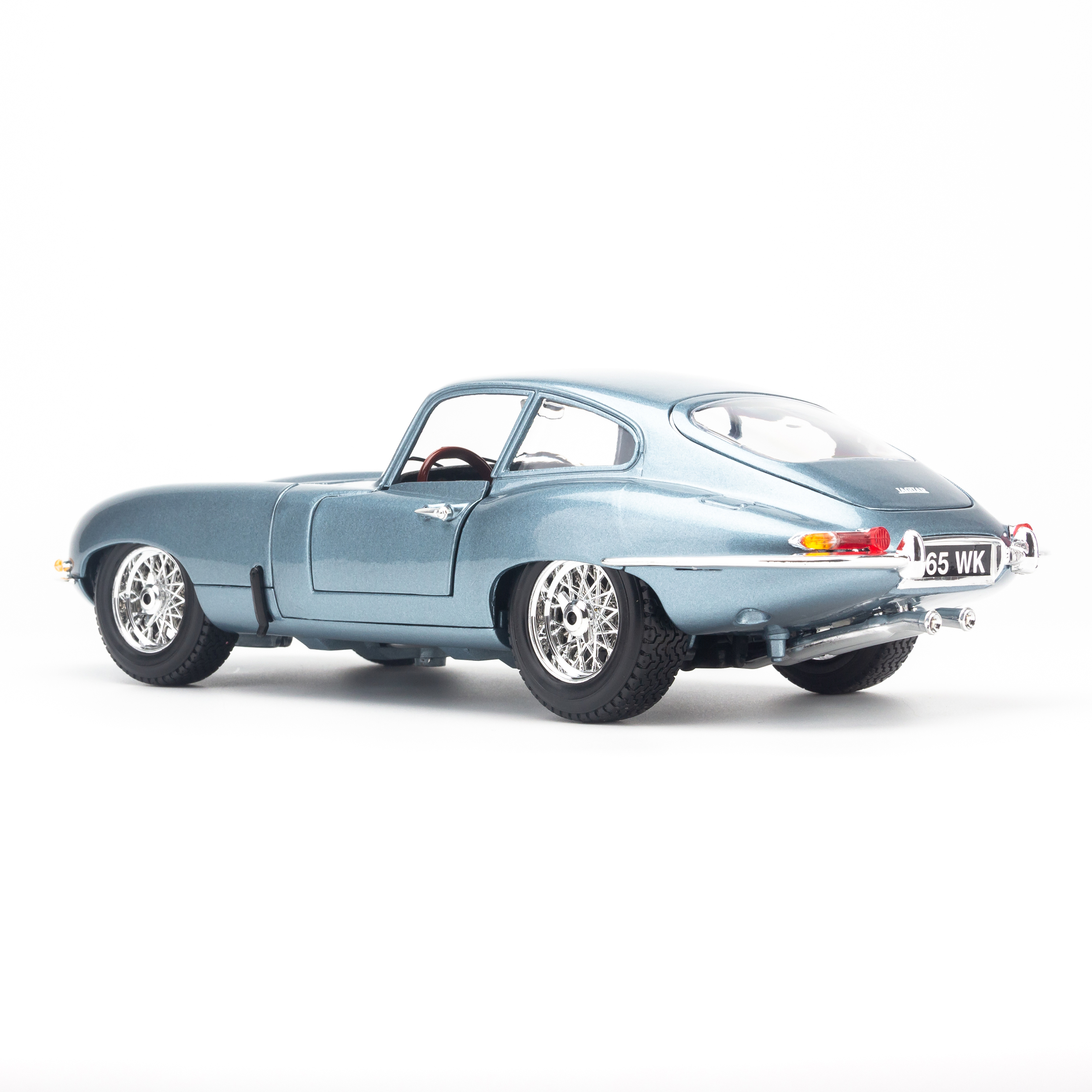 Mô Hình Xe Jaguar E-Type Coupe Silver/Blue 1:18 Bburago - MH-18-12044