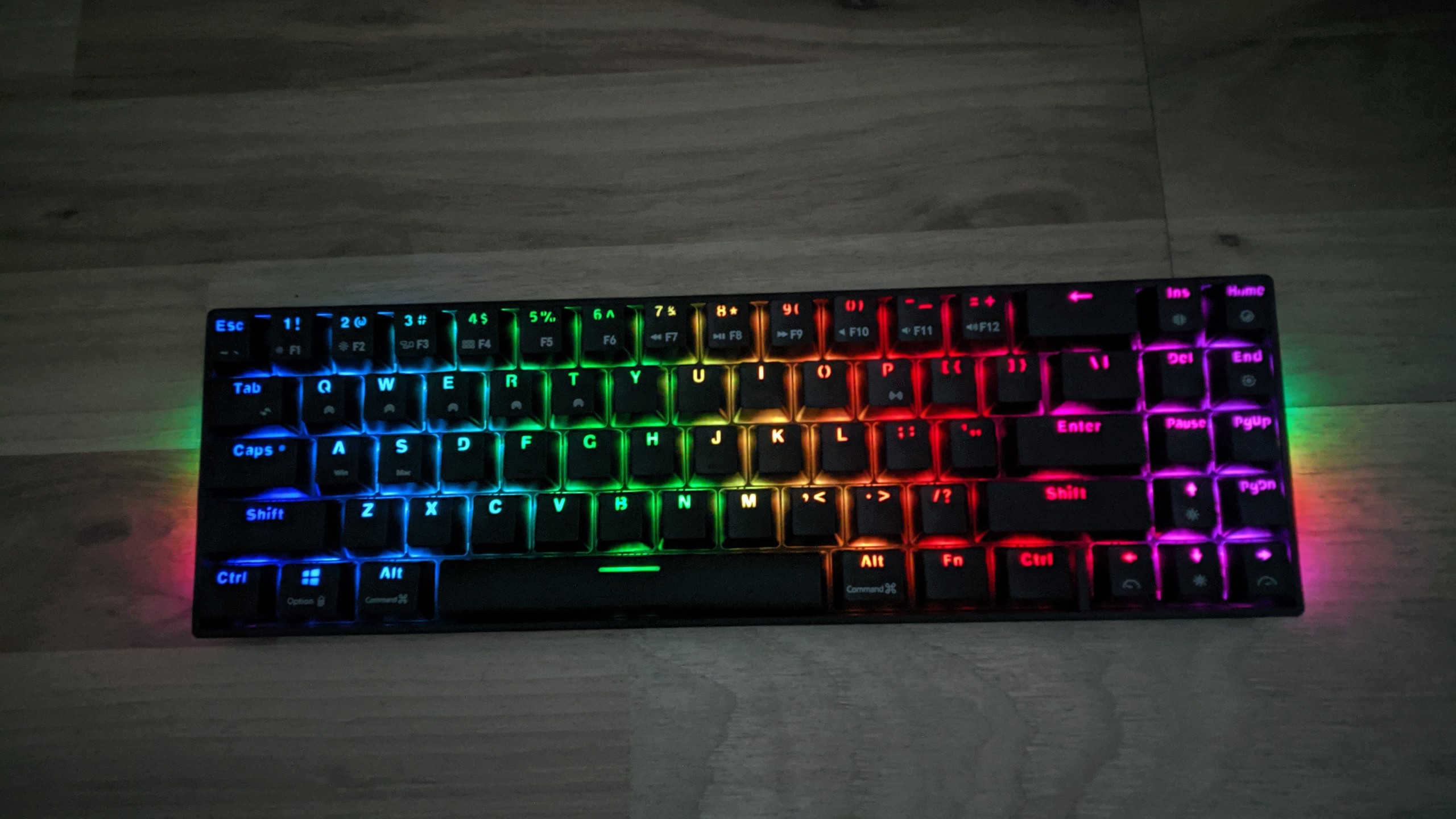Bàn phím cơ không dây Royal Kludge RK71 RGB CHÍNH HÃNG - Blue switch. 71 phím, thiết kế đẹp, nhỏ, gọn, nhẹ, dễ dàng mang theo. Tương thích với nhiều thiết bị.