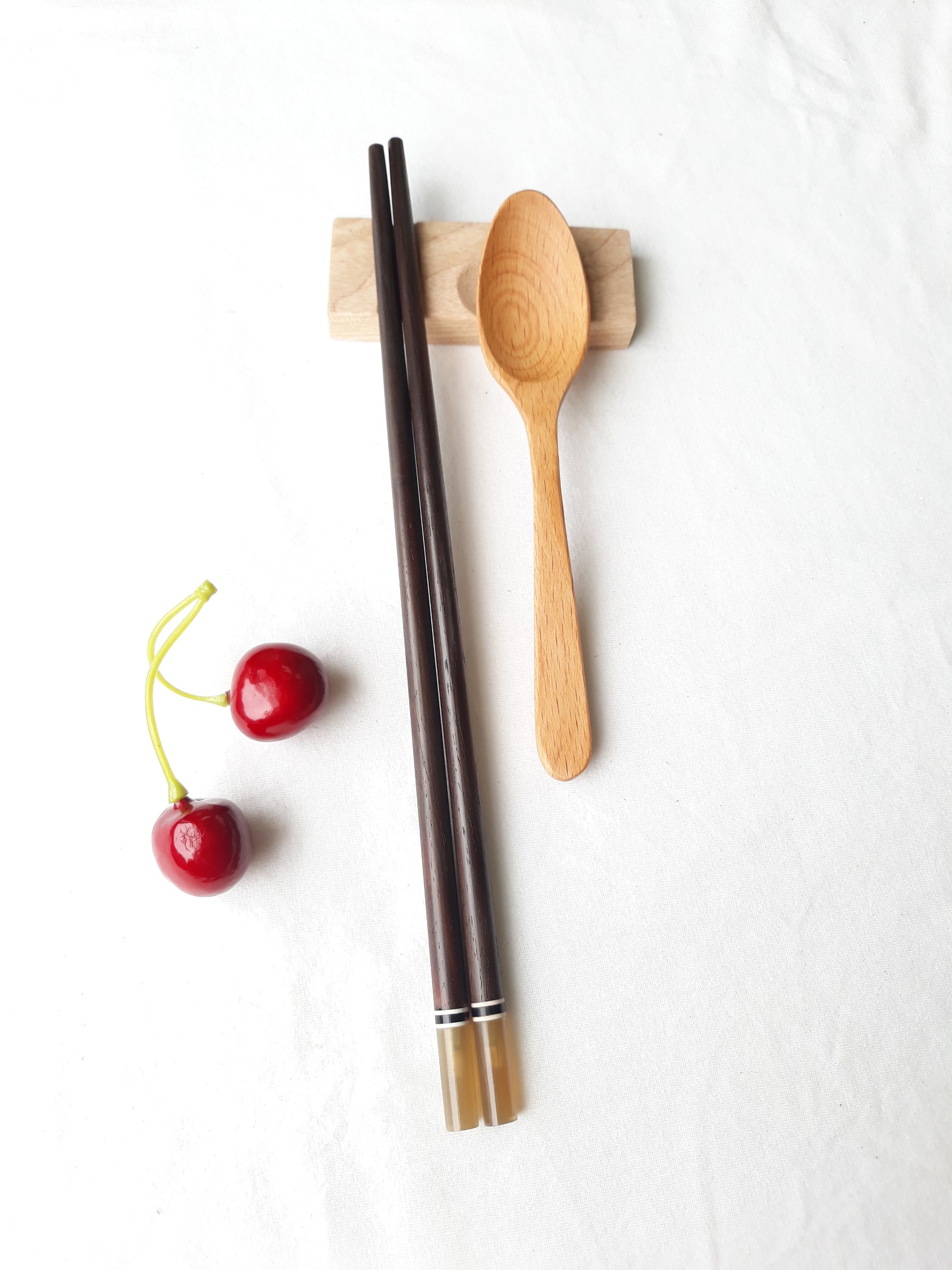 Đũa gỗ Trắc đen tròn gắn sừng-Bộ 5 đôi