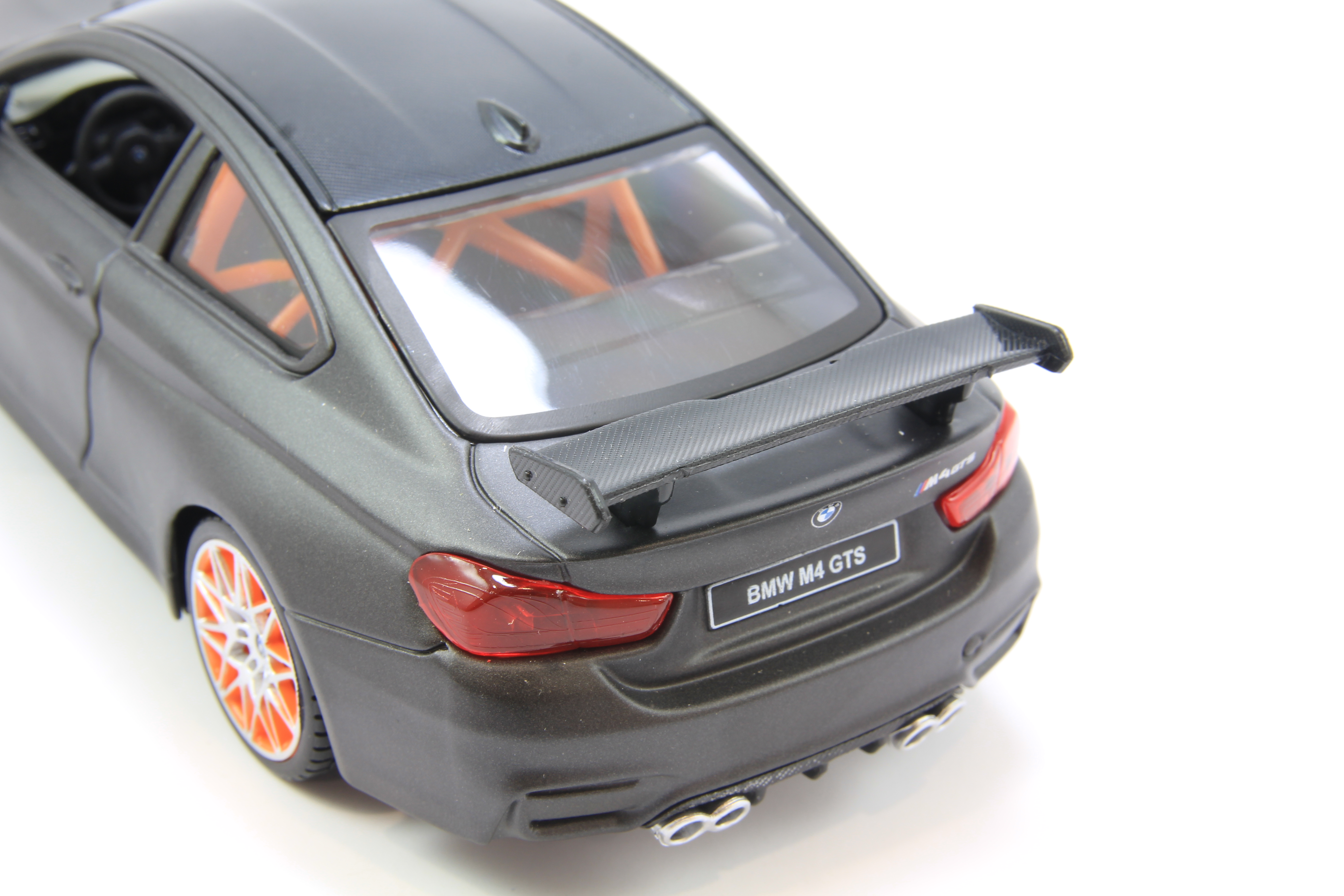 Mô Hình Xe Bmw M4 GTS Flat Grey 1:24 Maisto MH-31246