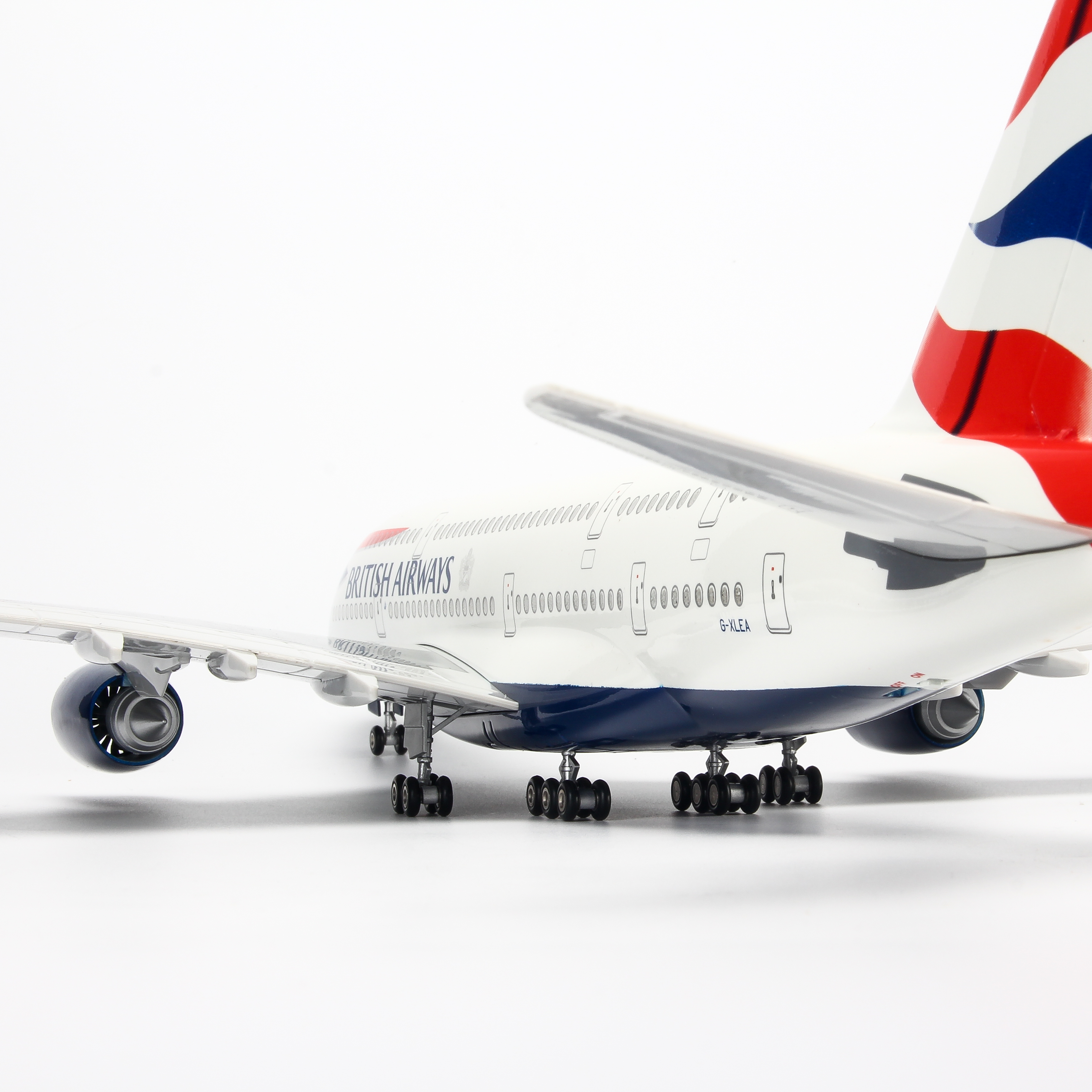 Mô Hình Máy Bay AIRBUS A380 BRITISH AIRWAYS 1:160 EVERFLY (47CM CÓ ĐÈN LED)