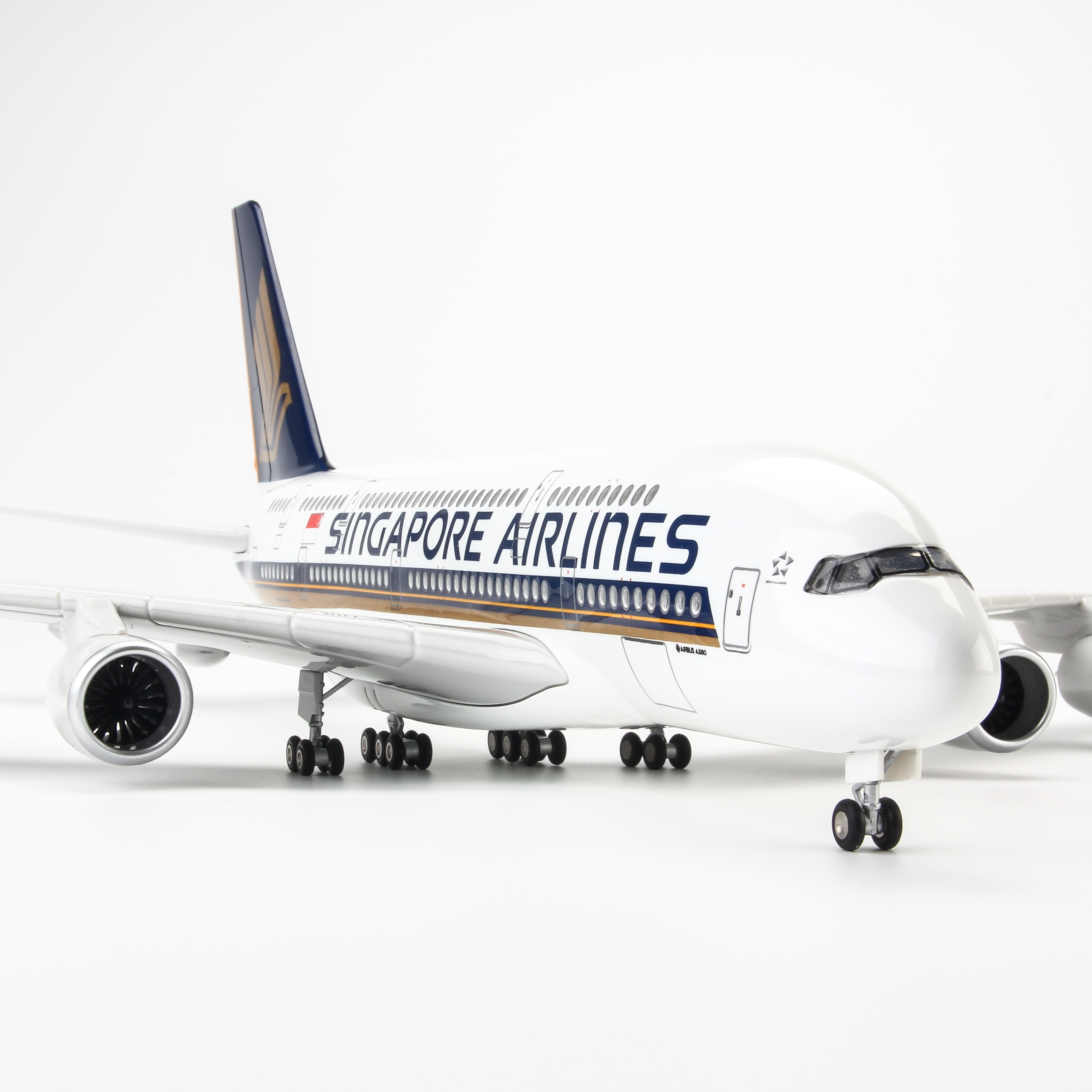 MÔ HÌNH MÁY BAY AIRBUS A380 SINGAPORE AIRLINES 47CM (LED)