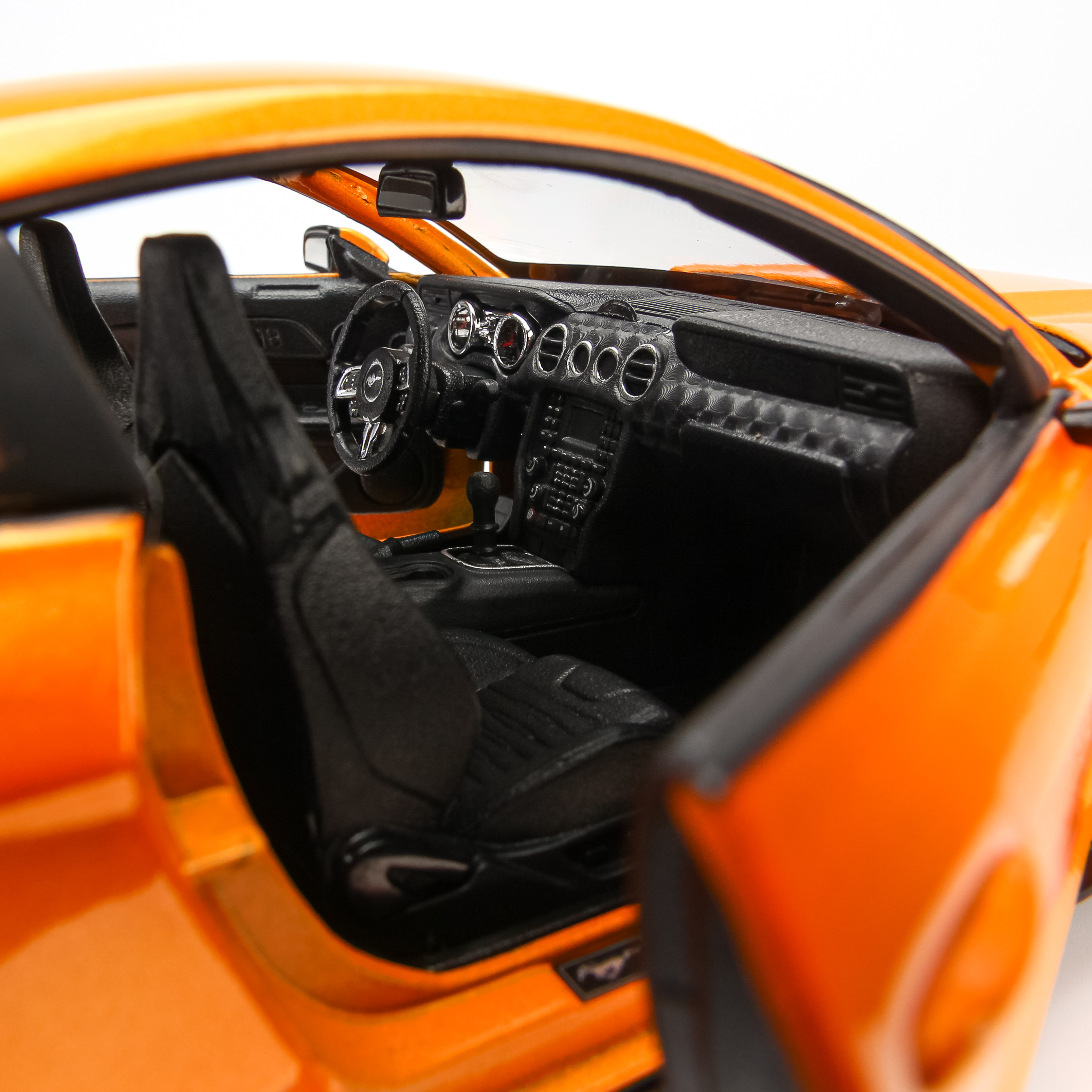 Mô Hình Xe Ford Mustang Orange GT 2015 1:18 Maisto MH-31197