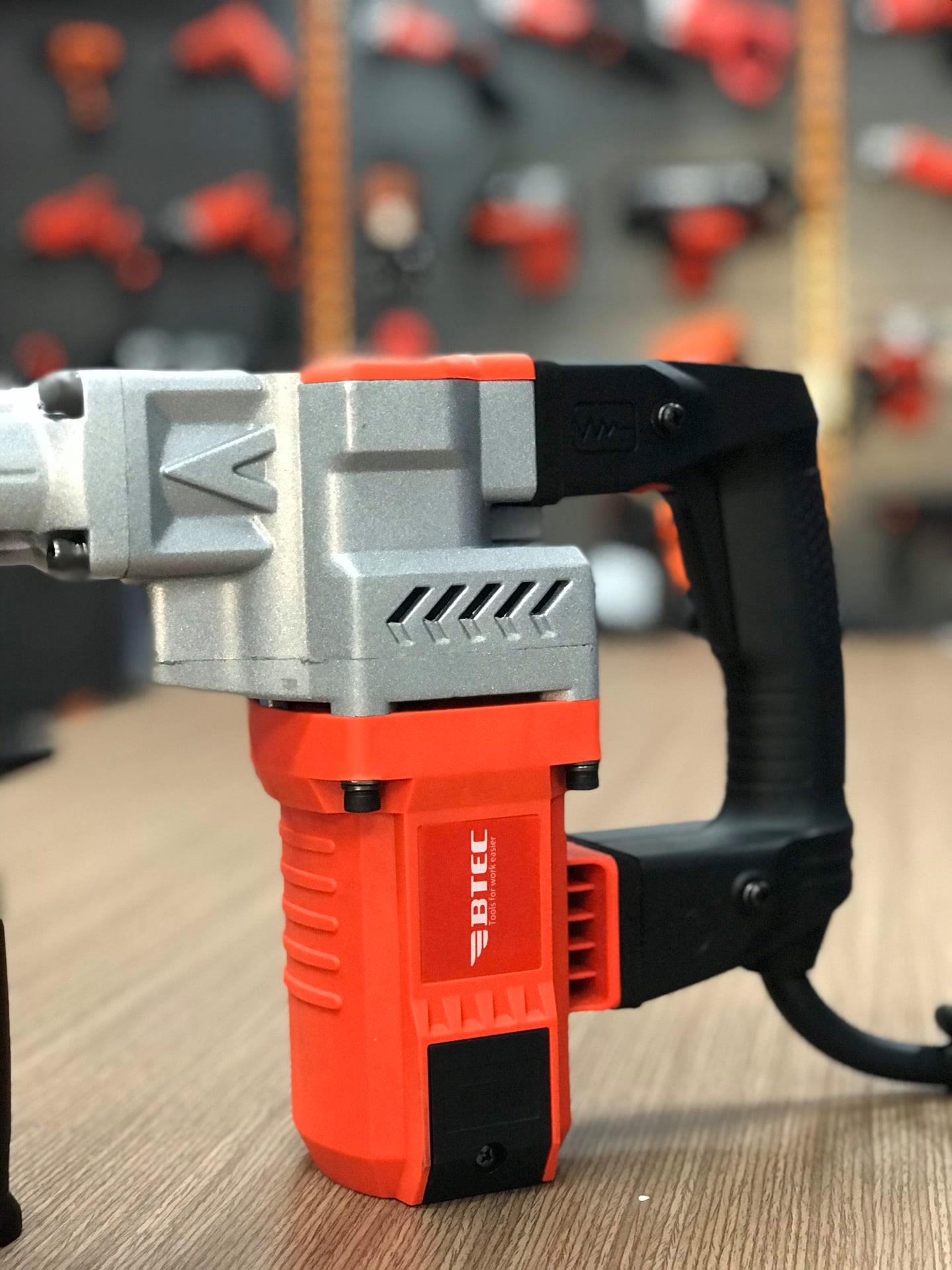 MÁY ĐỤC BÊ TÔNG 17MM BTEC BT8426 - HÀNG CHÍNH HÃNG