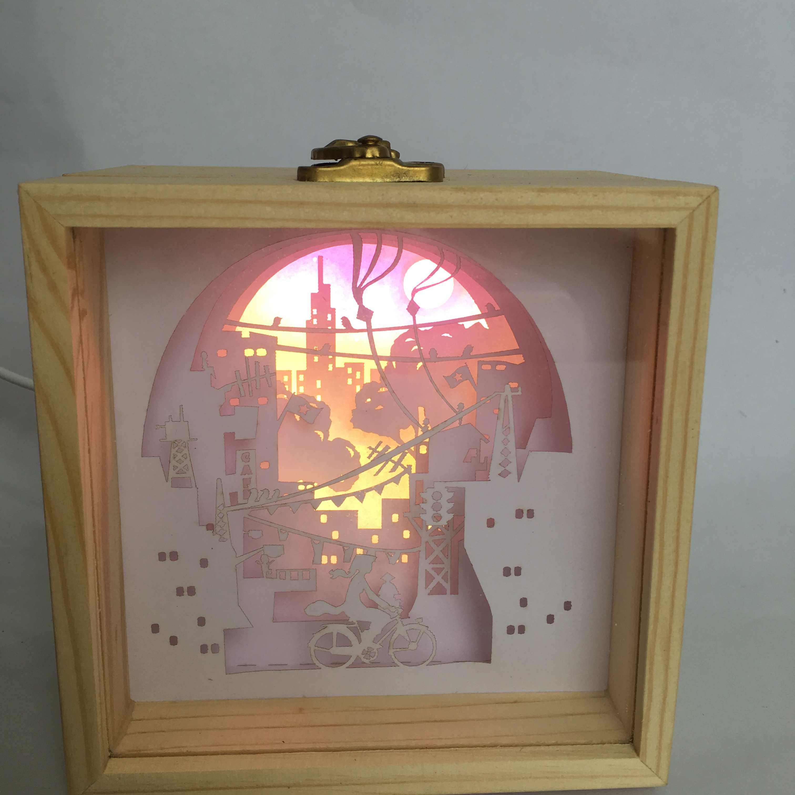 Đèn ngủ trang trí giấy nghệ thuật 3D Kirigami Lightbox handmade, cổng USB, hộp gỗ, 9x9x12cm (Phố phường thân quen)