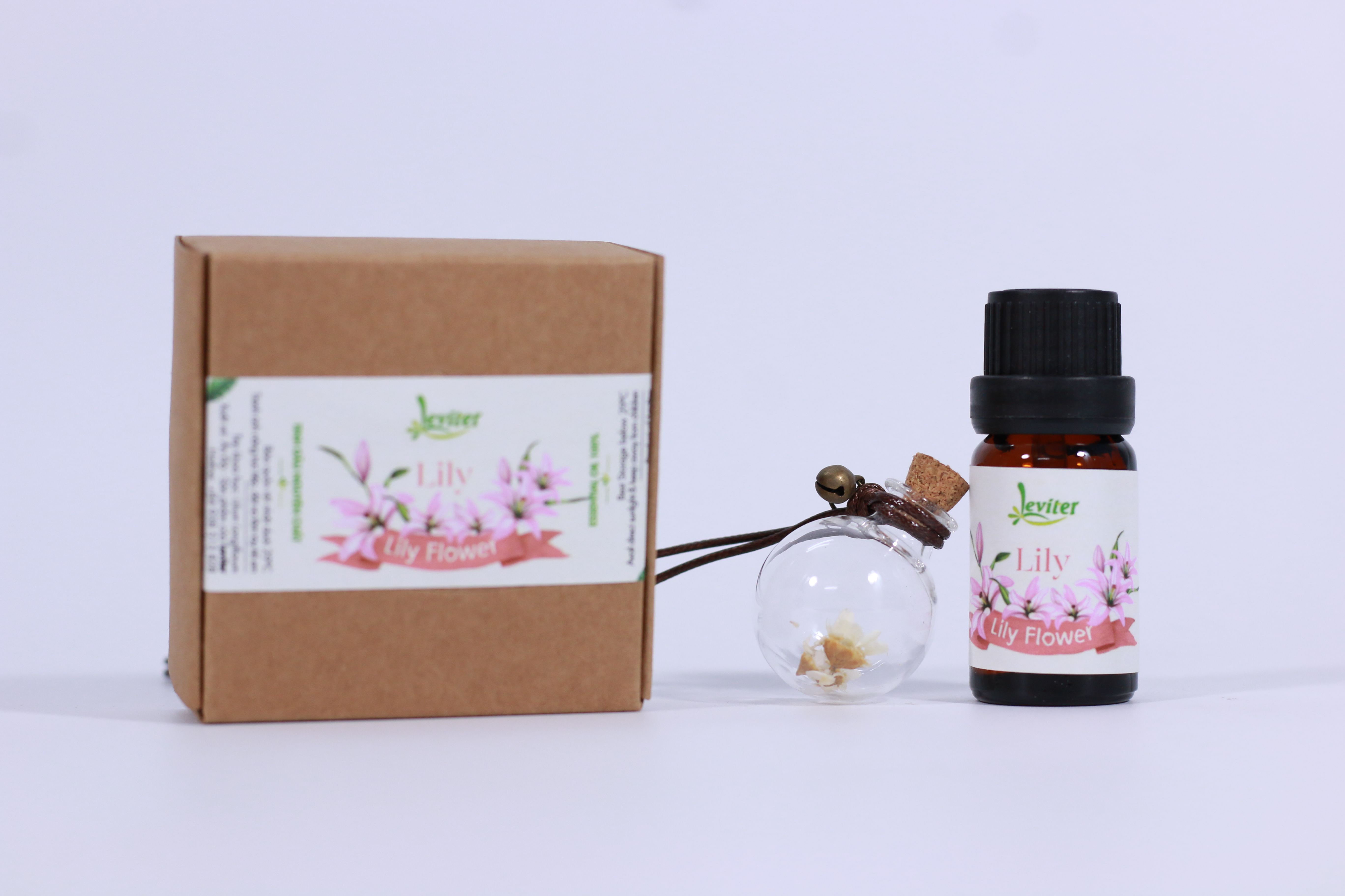 Combo Tinh Dầu Leviter Lily 10ml Và Lọ Thủy Tinh Treo Xe