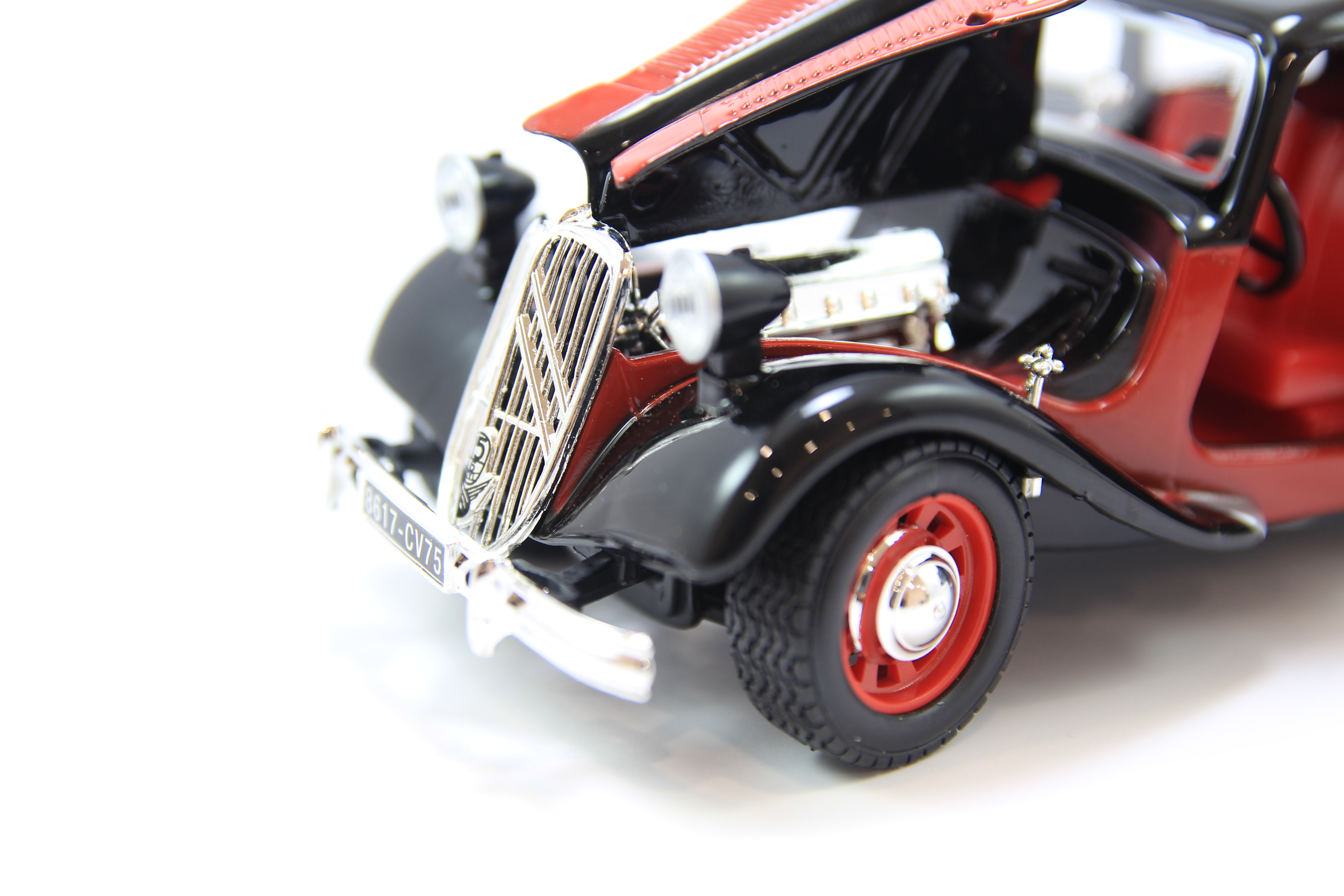 Mô Hình Xe Citroen TA 15CV TA 1938 Black/Red 1:24 Bburago - MH18-22017