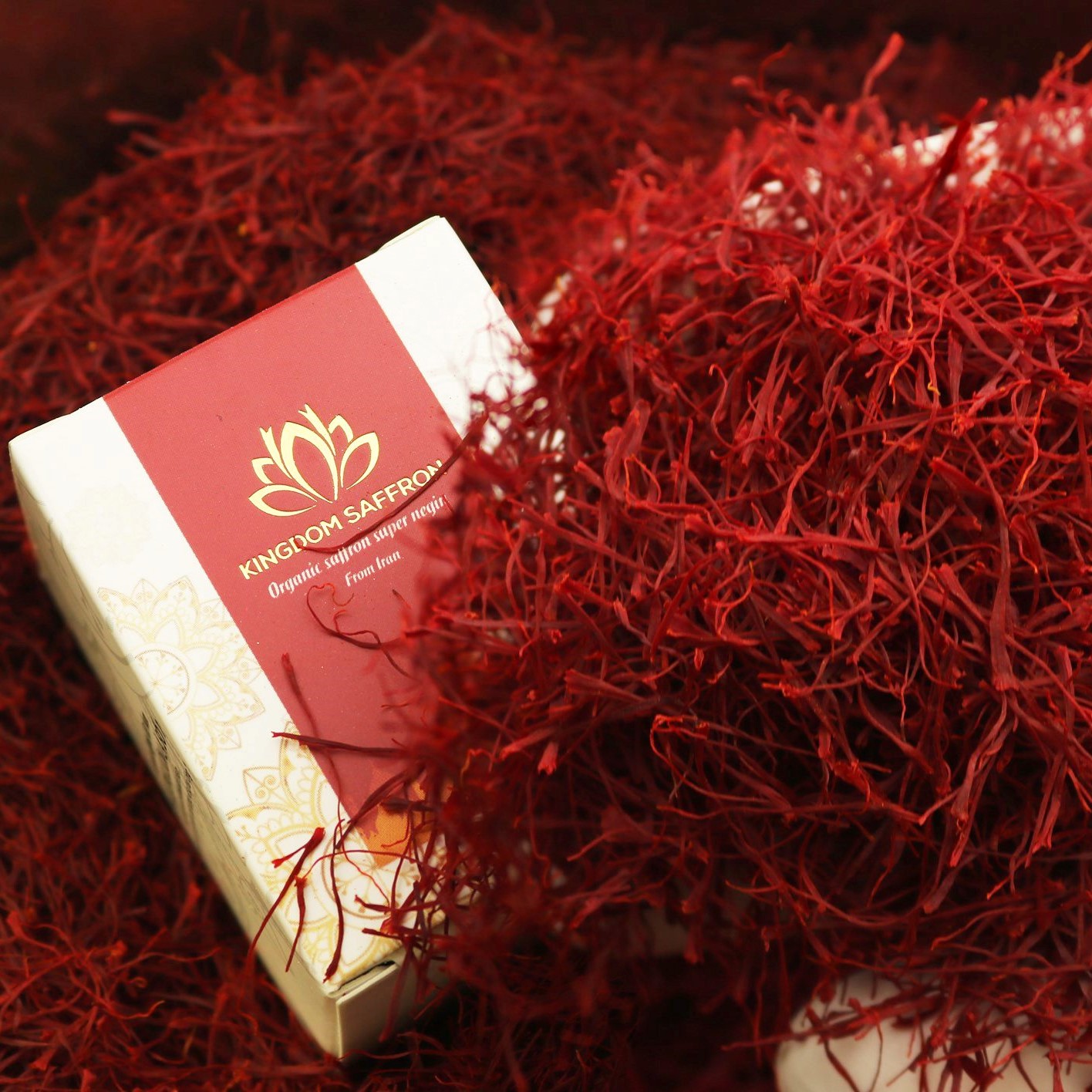 Combo 2 hộp (hộp/1gr) saffron Kingdom Herb, nhụy hoa nghệ tây Iran chính hãng super negin thượng hạng (Tặng táo đỏ Tân Cương 10g và bình nước thủy tinh)