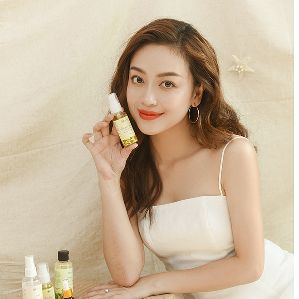 Dầu Rửa Mặt Tẩy Trang 3S Giúp Sạch Lớp Trang Điểm Sạch Sâu Và Se Khít Lỗ Chân Lông Giúp Da Mặt Khỏe Mạnh Và Sáng Mịn Cỏ Mềm 50ml