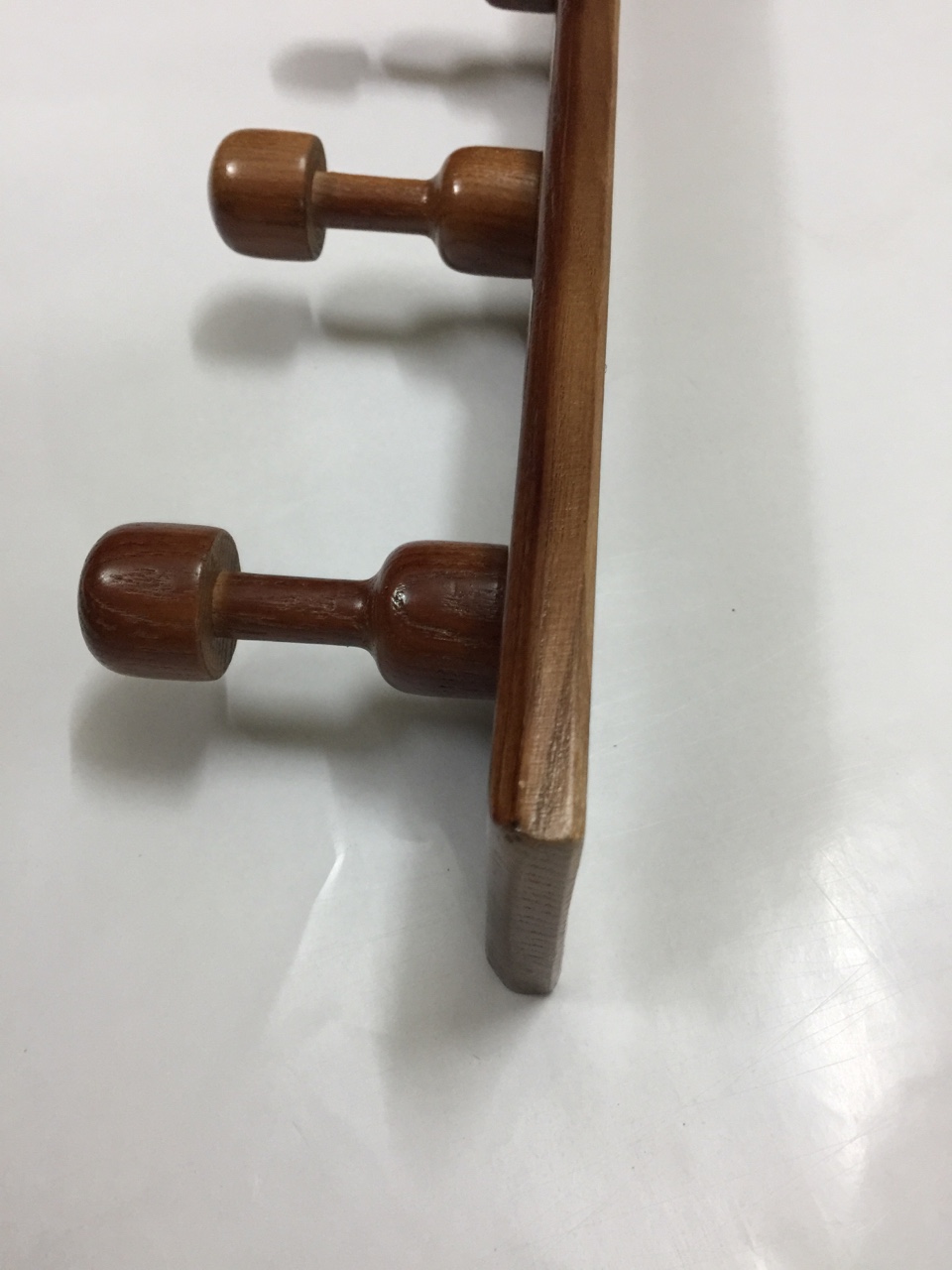 Móc treo quần áo bằng gỗ gắn tường 6 móc.