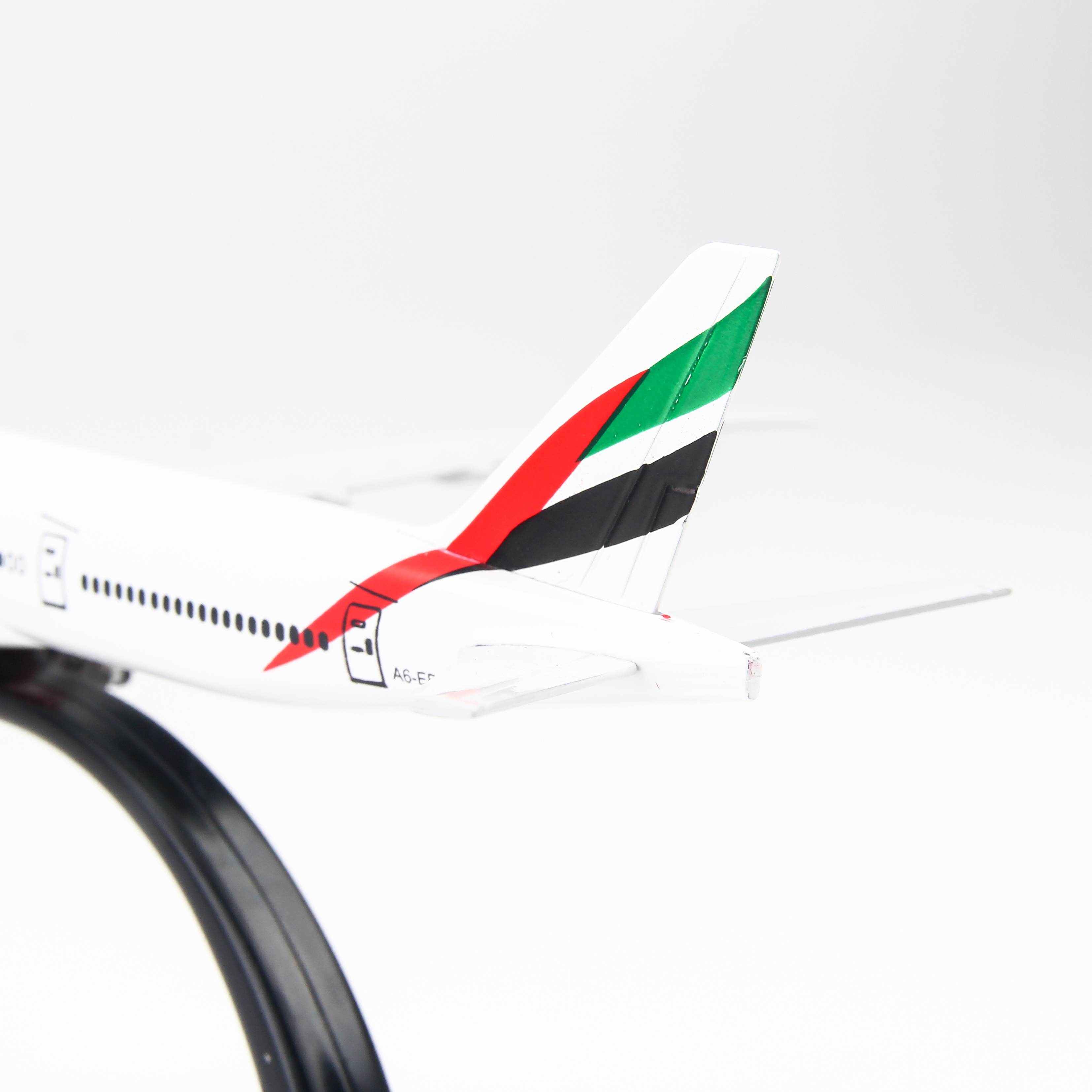 Mô Hình Máy Bay EMIRATES B777 AIRLINES EVERFLY 20CM