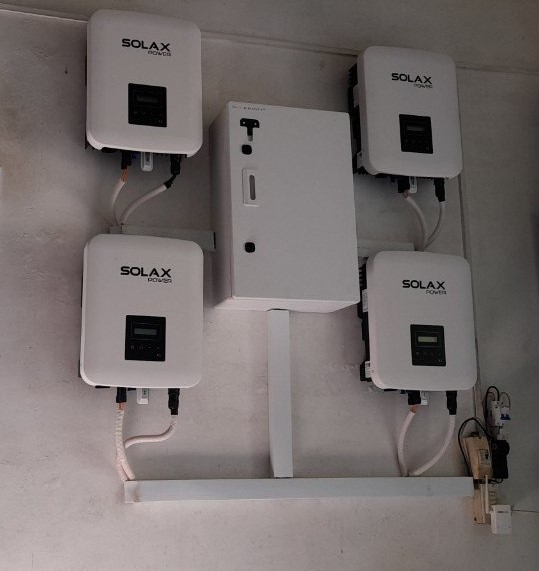 Bộ Inverter hòa lưới điện năng lượng mặt trời SOLAX X1-BOOST - 1 pha 5Kw ( Dual MPPT + Wifi + DC switch + LCD )