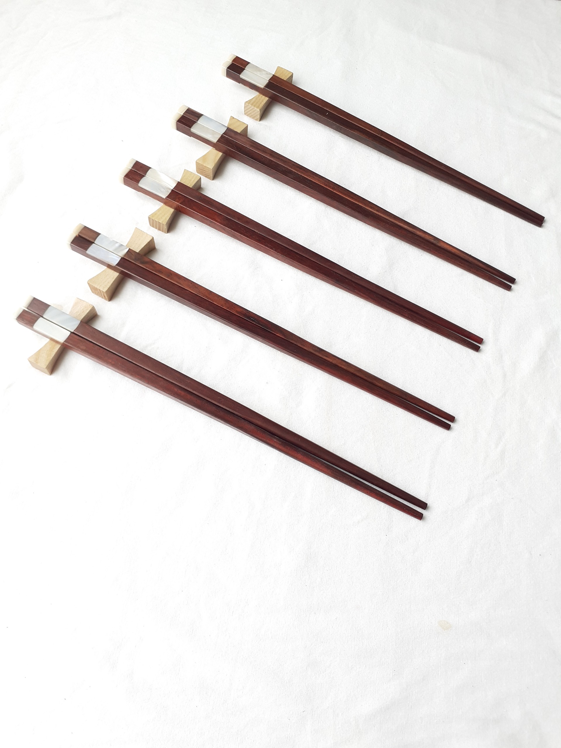 Đũa gỗ Trắc Vuông khảm gắn trai- Bộ 5 đôi