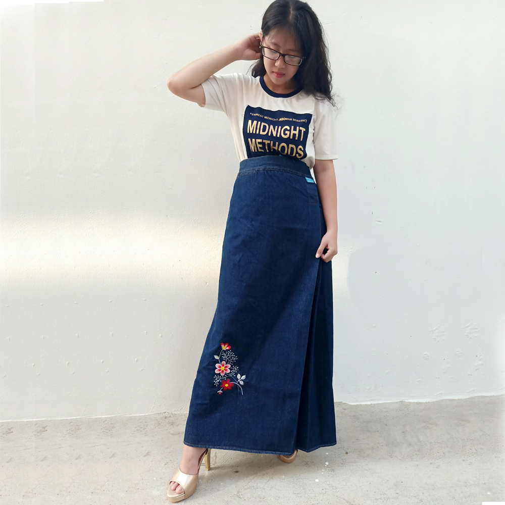 Váy Chống Nắng Jean Loại 1 Chất Liệu Mềm, Mát & Có Khả Năng Chống Tia UV Đến 100% -Thêu Hoa Anh Đào