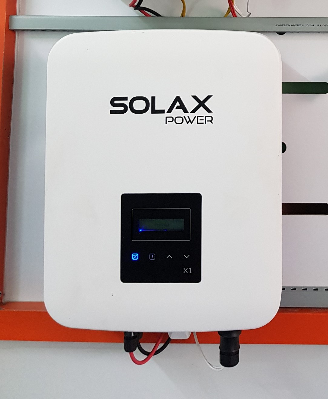 Bộ Inverter hòa lưới điện năng lượng mặt trời SOLAX X1-BOOST - 1 pha 5Kw ( Dual MPPT + Wifi + DC switch + LCD )